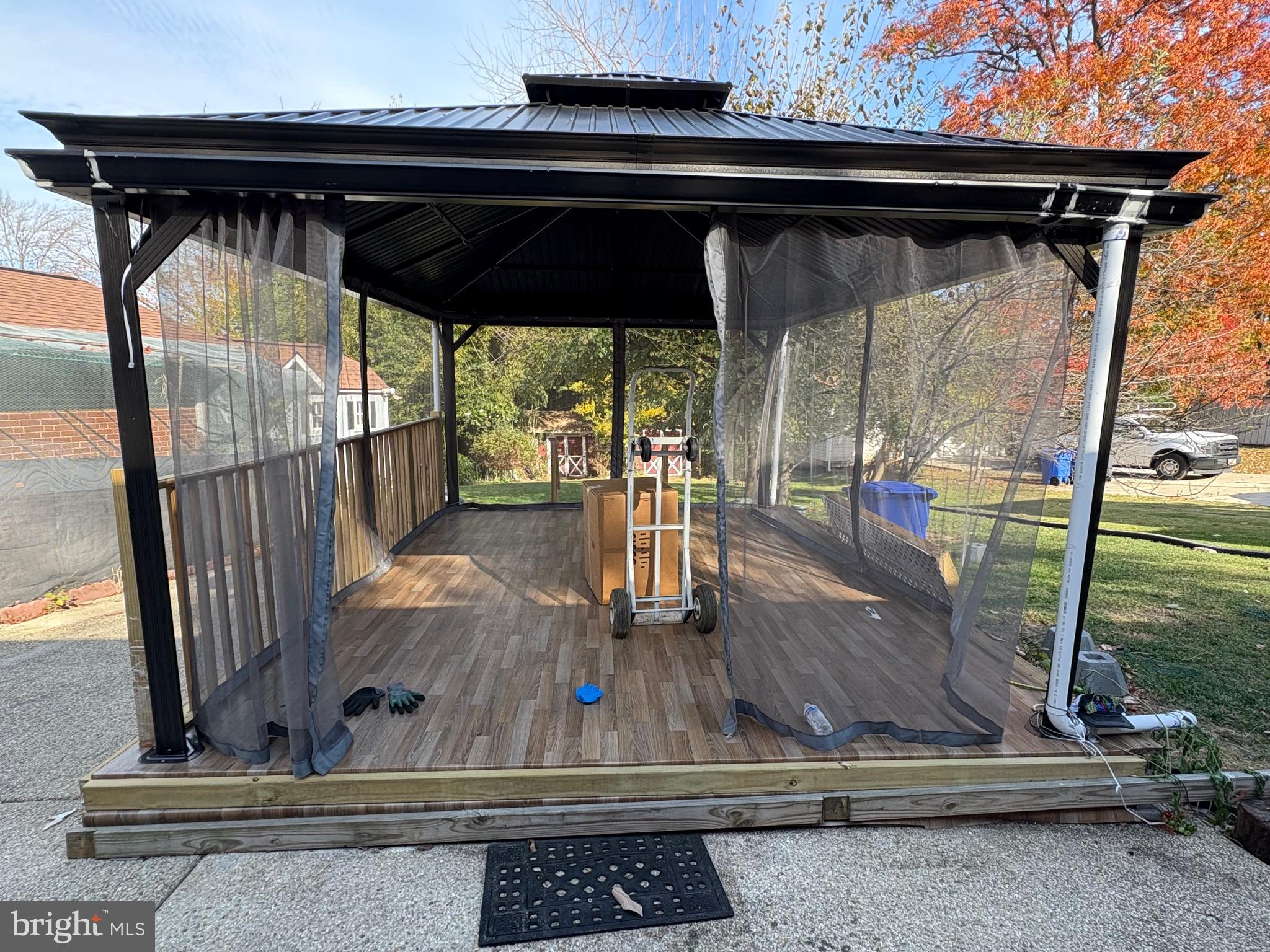 HILLANDALE FOREST - Residential