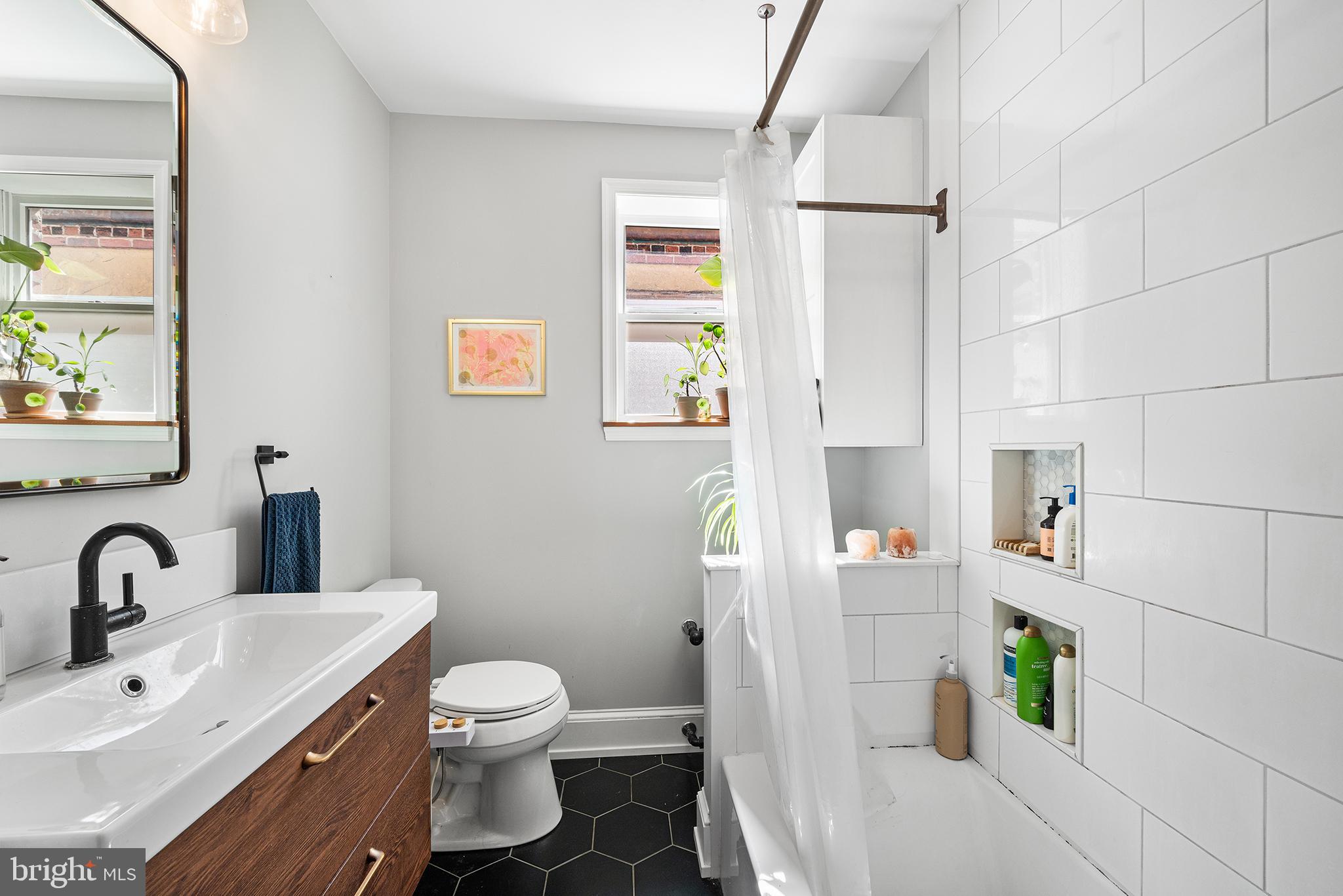 WEST PASSYUNK - Residential Lease