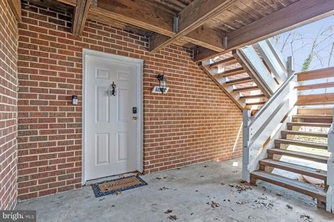 Photo of 11142 Beaver Trail Court, RESTON, VA 20191 (MLS # VAFX2284938)