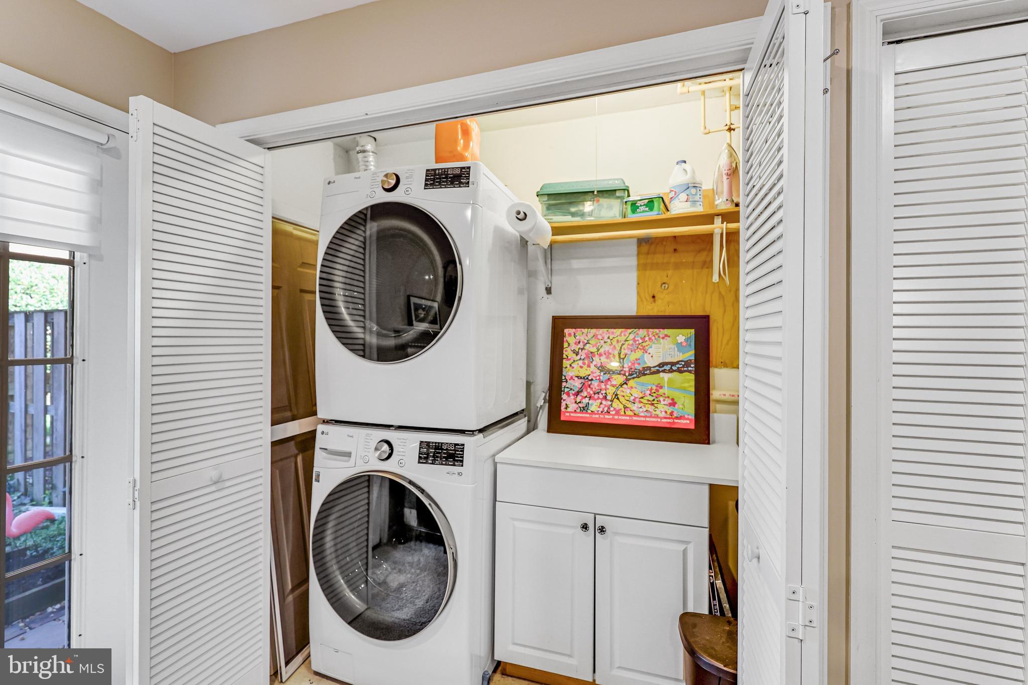 TOWNES OF HILLWOOD - Residential