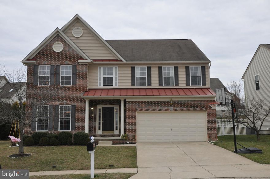 4BD, 2.5 BA Colonial, with Open Floor Plan. 42 White Kitchen Cabinets w/Corian Countertops, Sunroom off Kitchen leads to slider to Deck with a White Vinlyl Fenced Back Yard. Family Rm w Fireplace with Dual Entry 1st Floor Office. Generous sized bedrooms, Huge Master Bedroom&Bathroom, Upstairs Laundry Room. All Appliances, Shades & Blinds Convey.