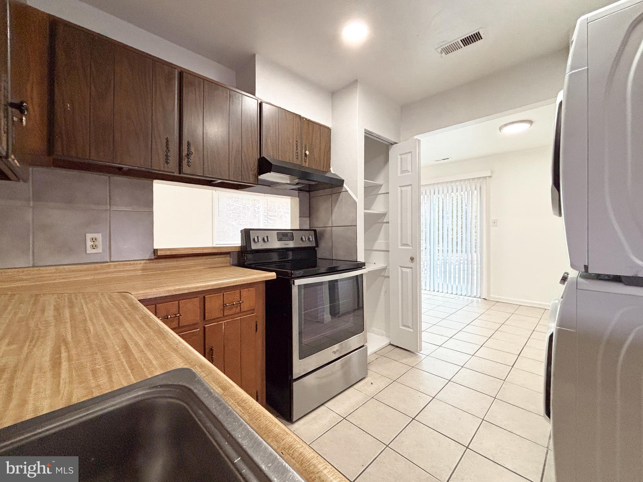 EDGEWATER VILLAGE - Residential