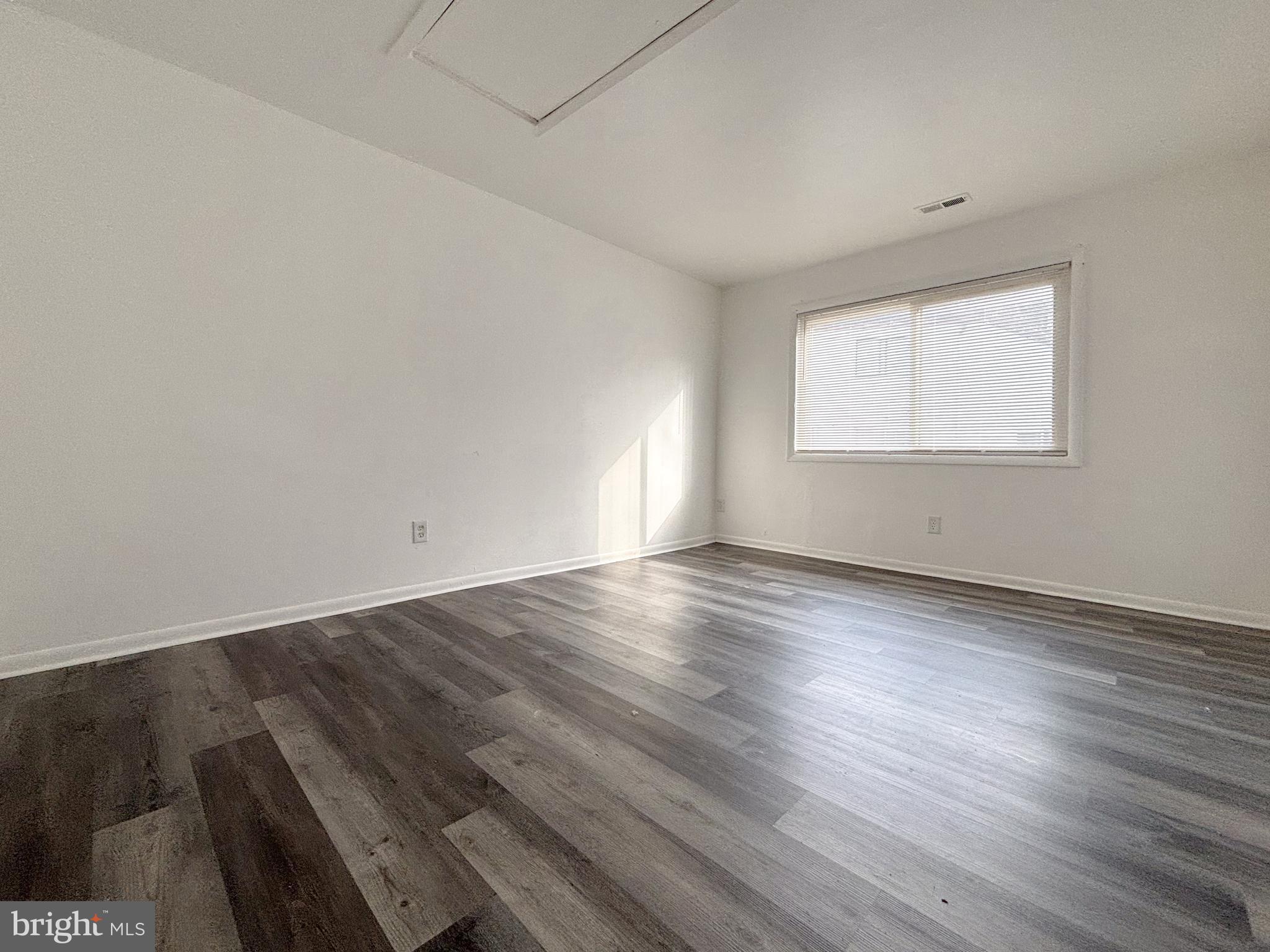 EDGEWATER VILLAGE - Residential