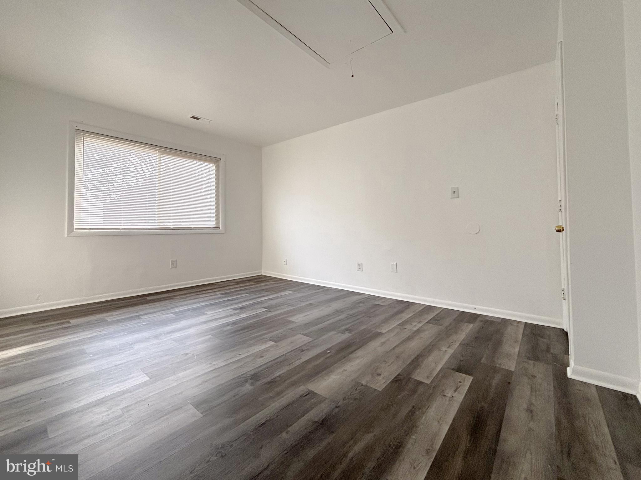 EDGEWATER VILLAGE - Residential