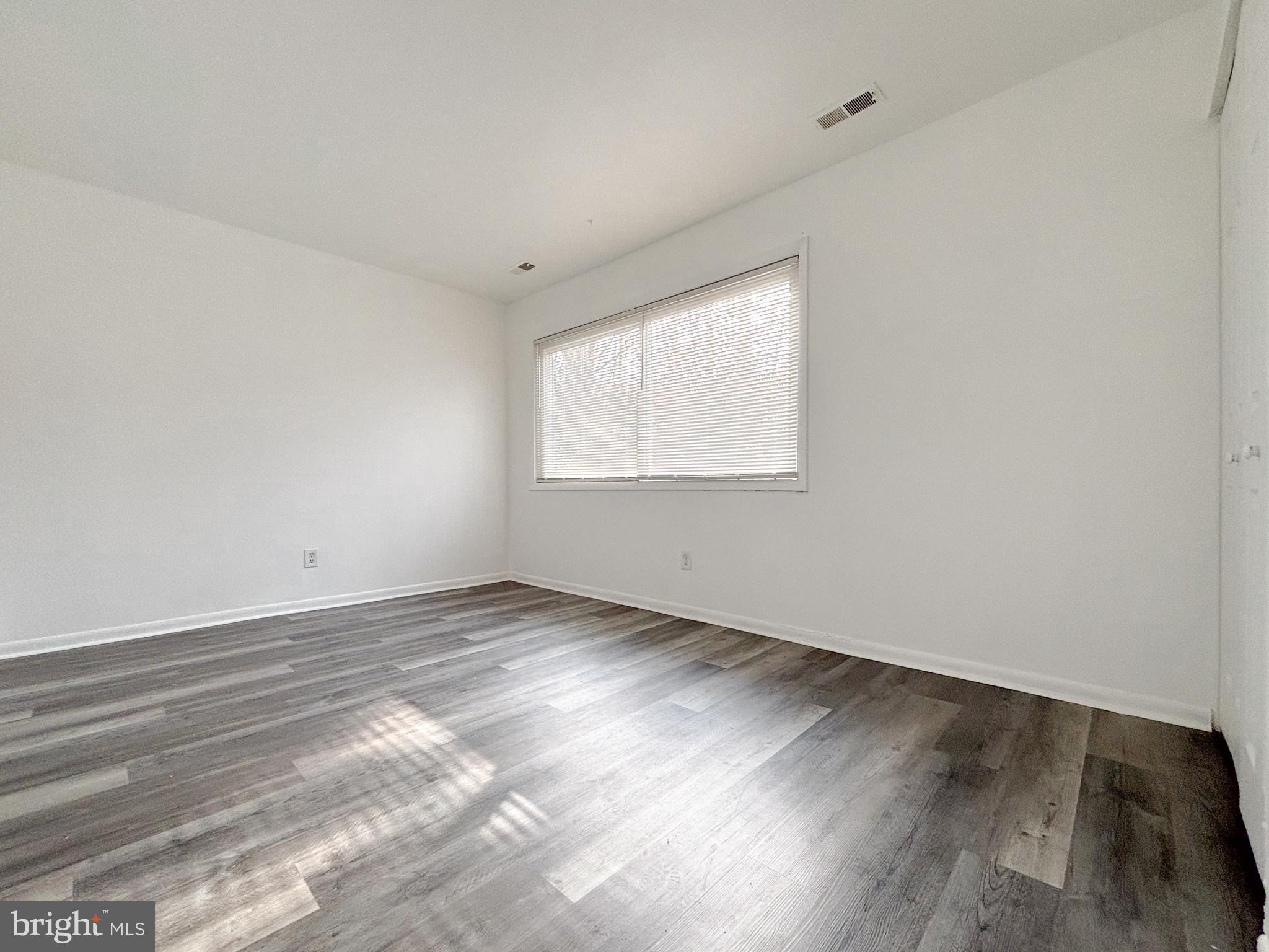 EDGEWATER VILLAGE - Residential