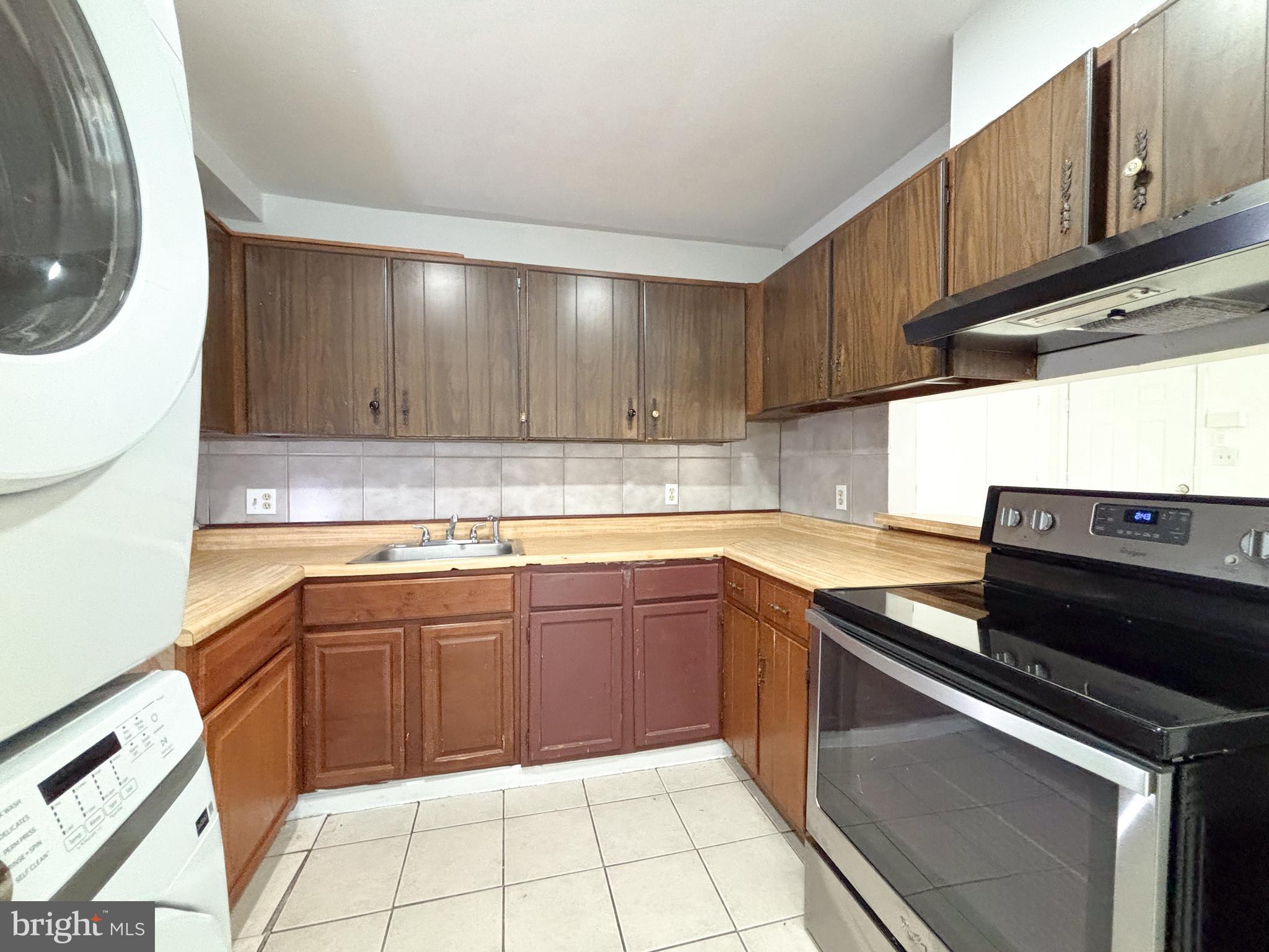 EDGEWATER VILLAGE - Residential