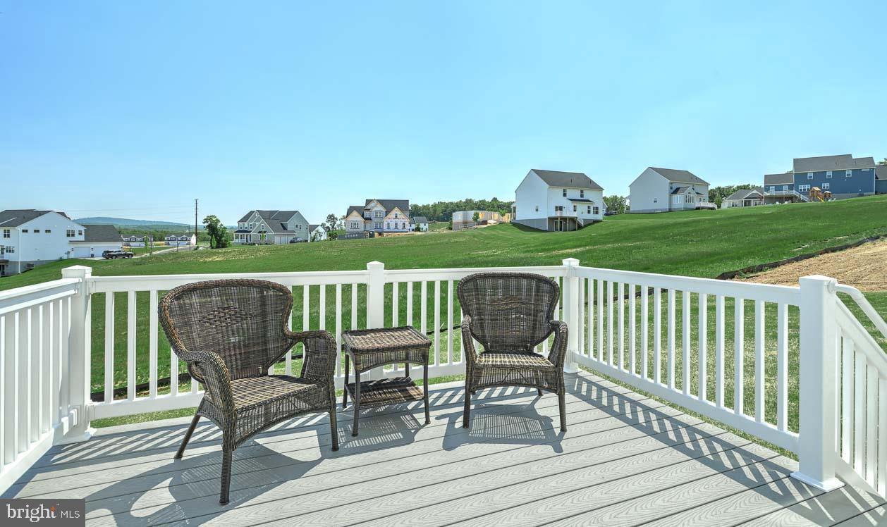 AUTUMN CHASE - Residential