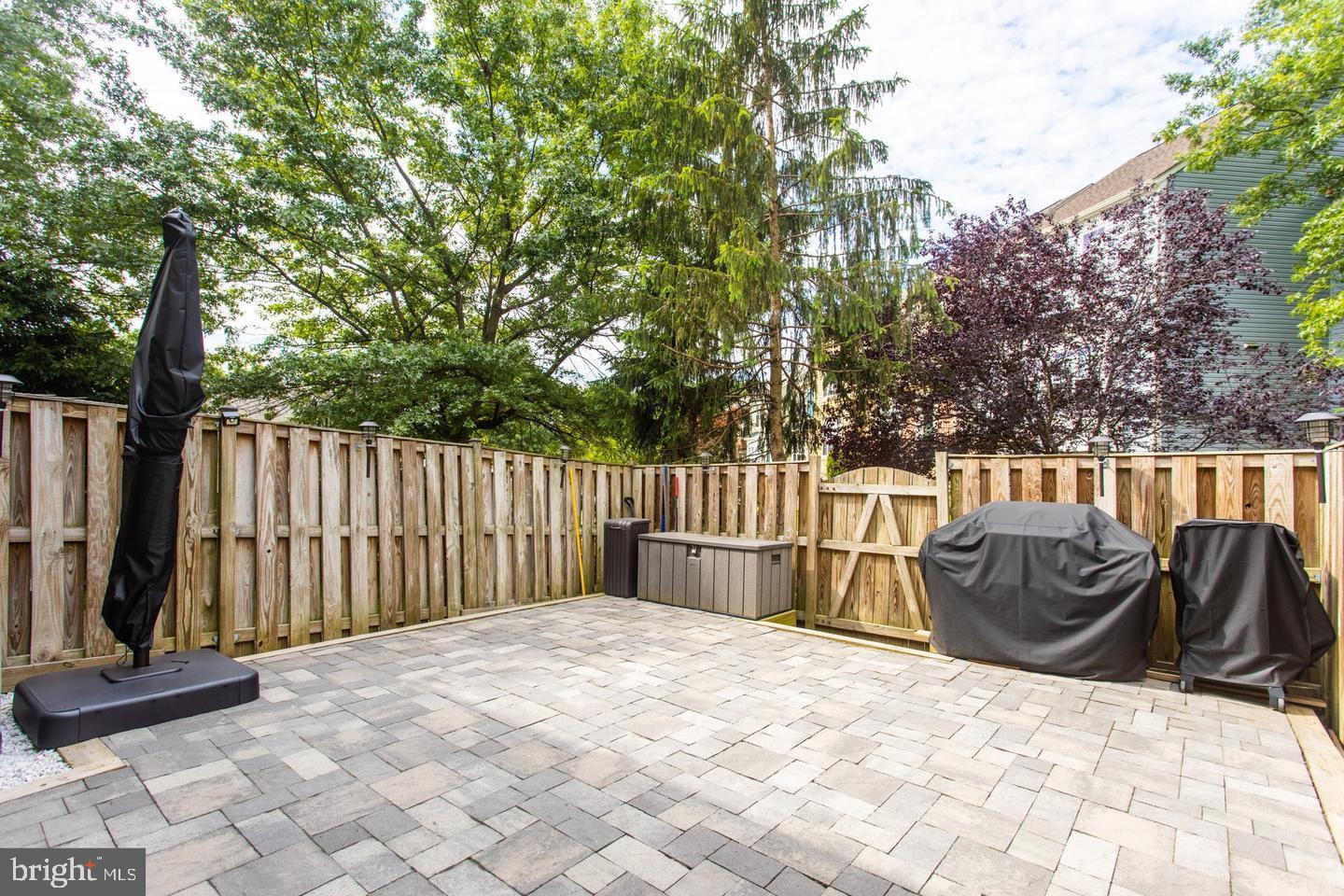 ROLLING BROOK - Residential Lease