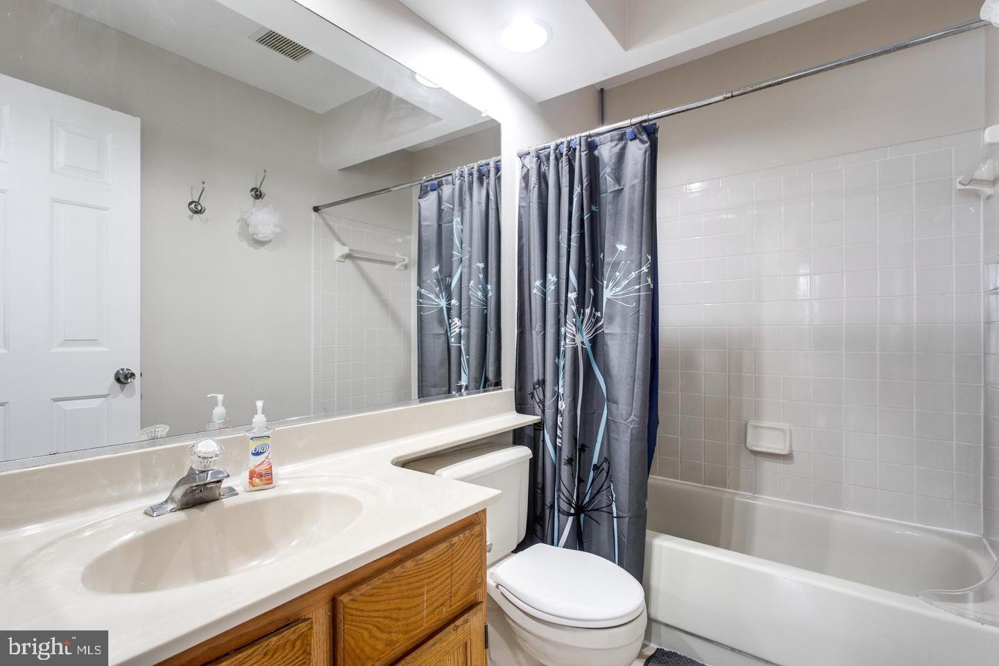 ROLLING BROOK - Residential Lease