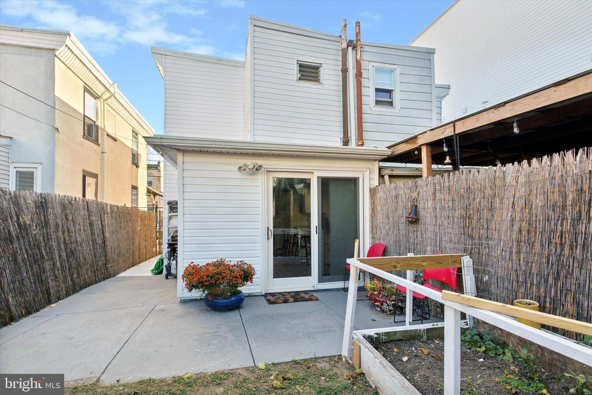 2616 CORAL STREET