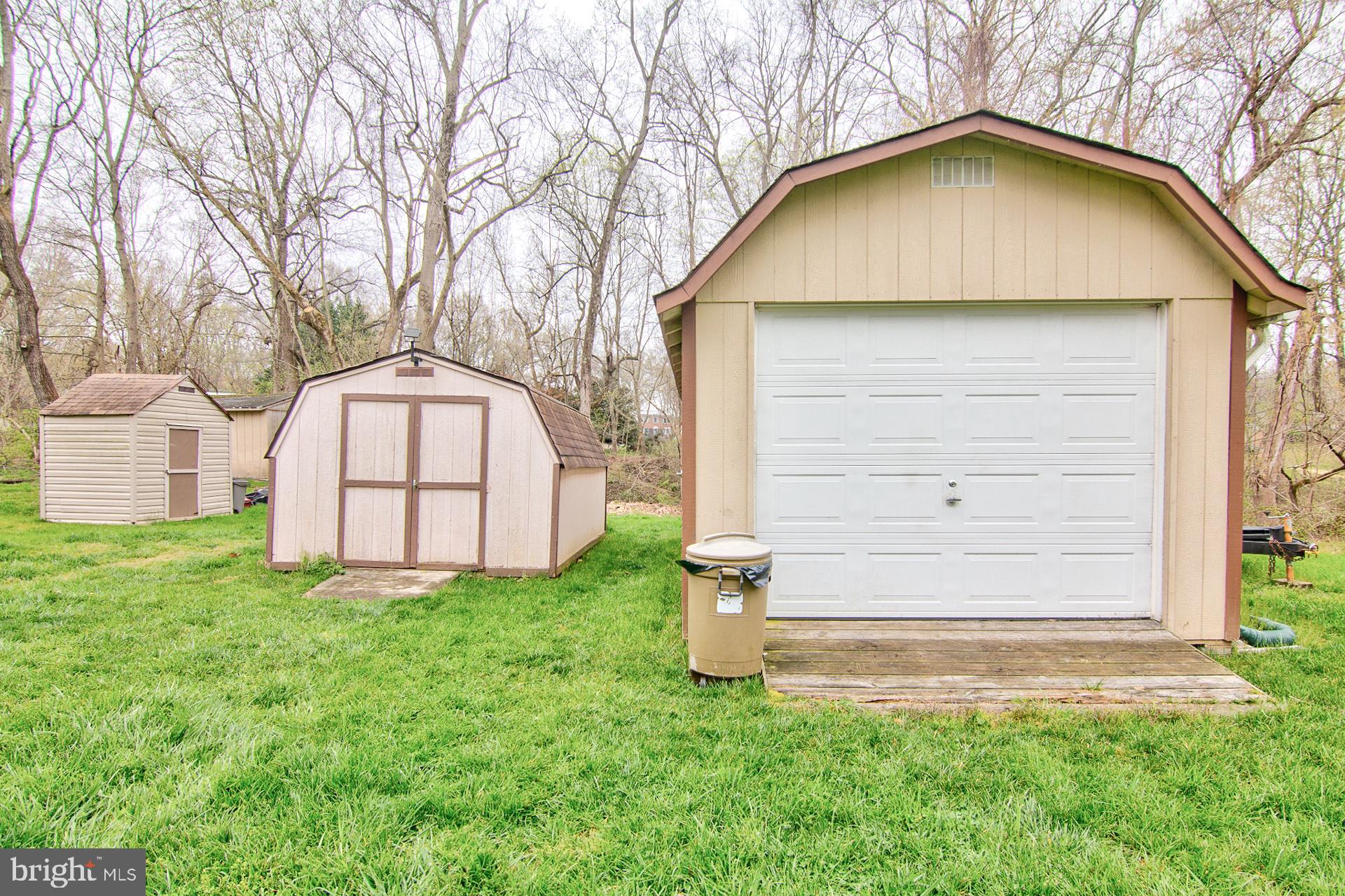 LYNNALAN ACRES - Residential