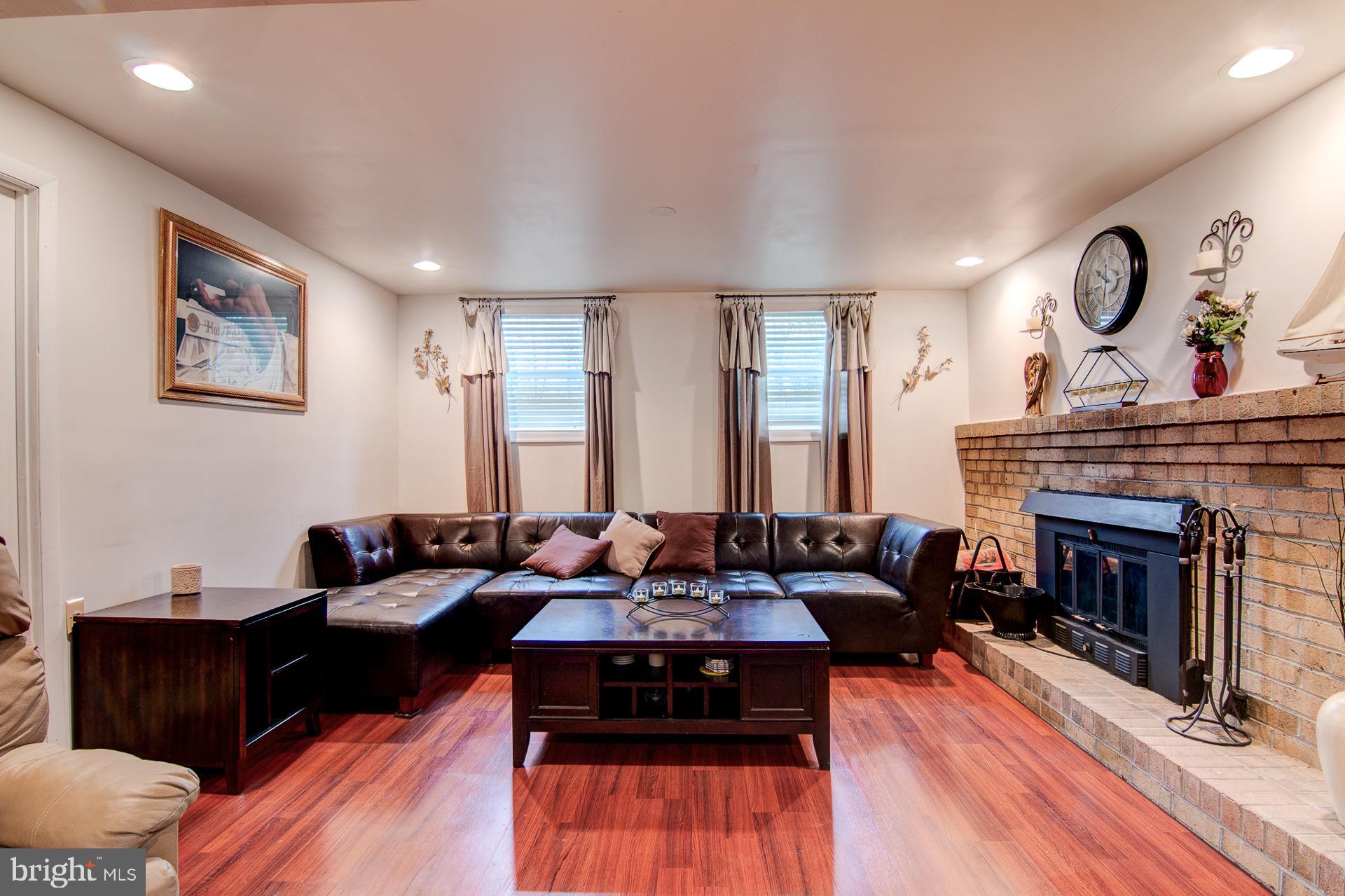 LYNNALAN ACRES - Residential