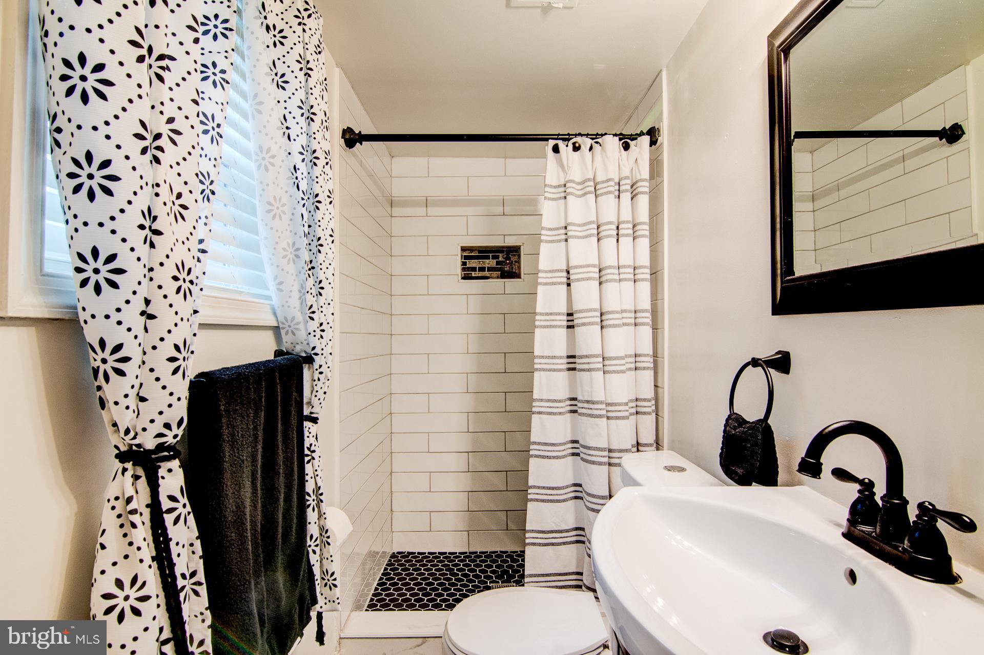 LYNNALAN ACRES - Residential