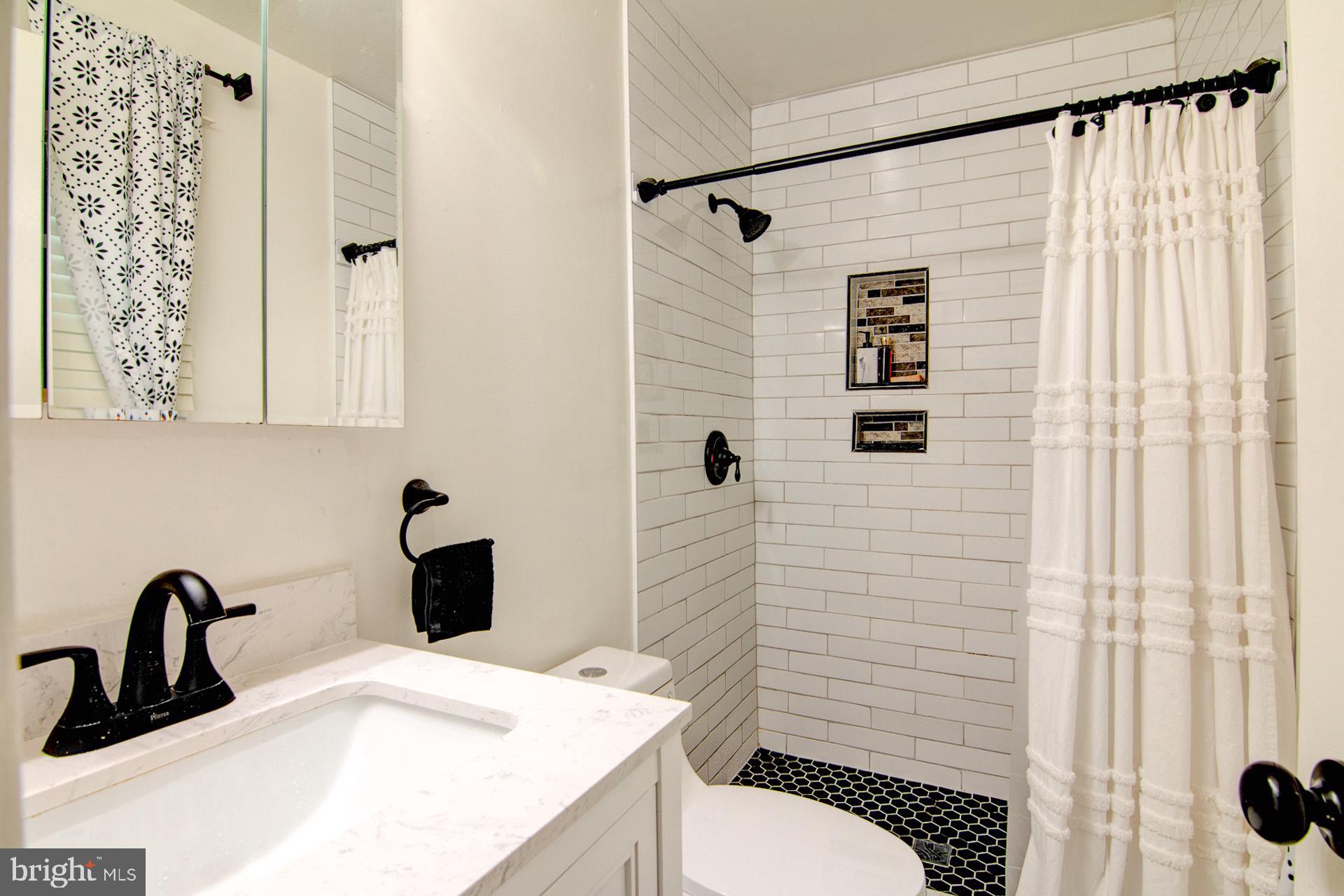 LYNNALAN ACRES - Residential