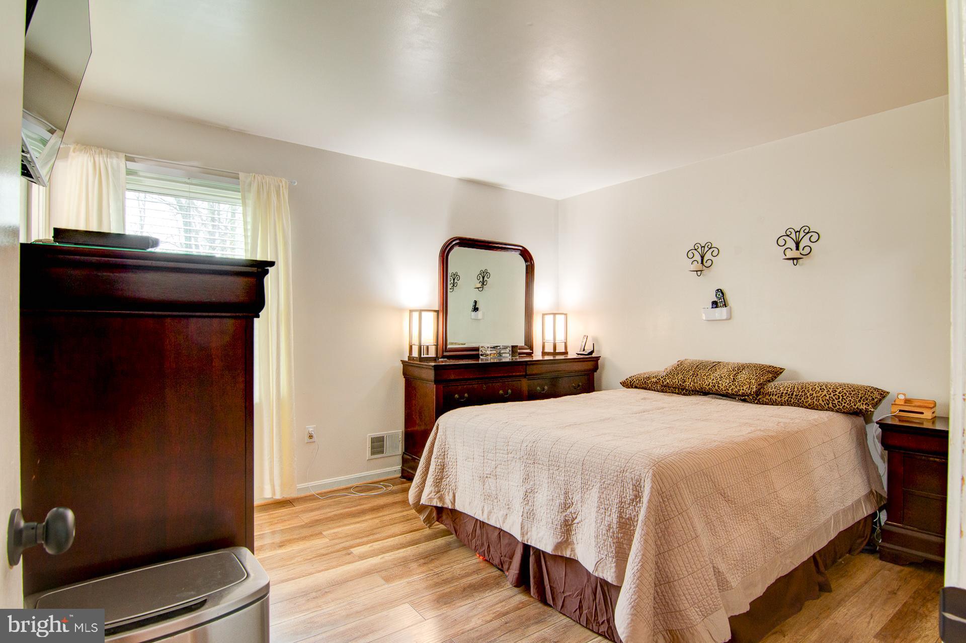 LYNNALAN ACRES - Residential