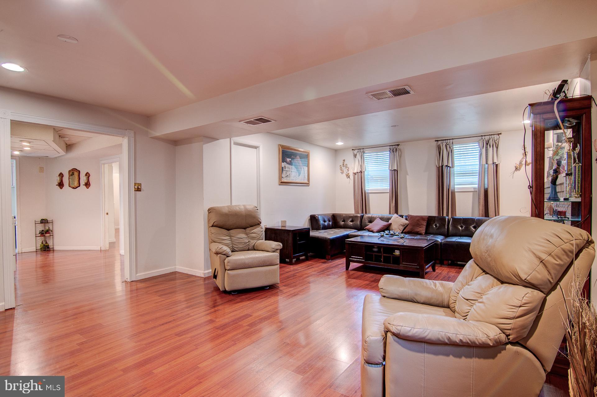 LYNNALAN ACRES - Residential