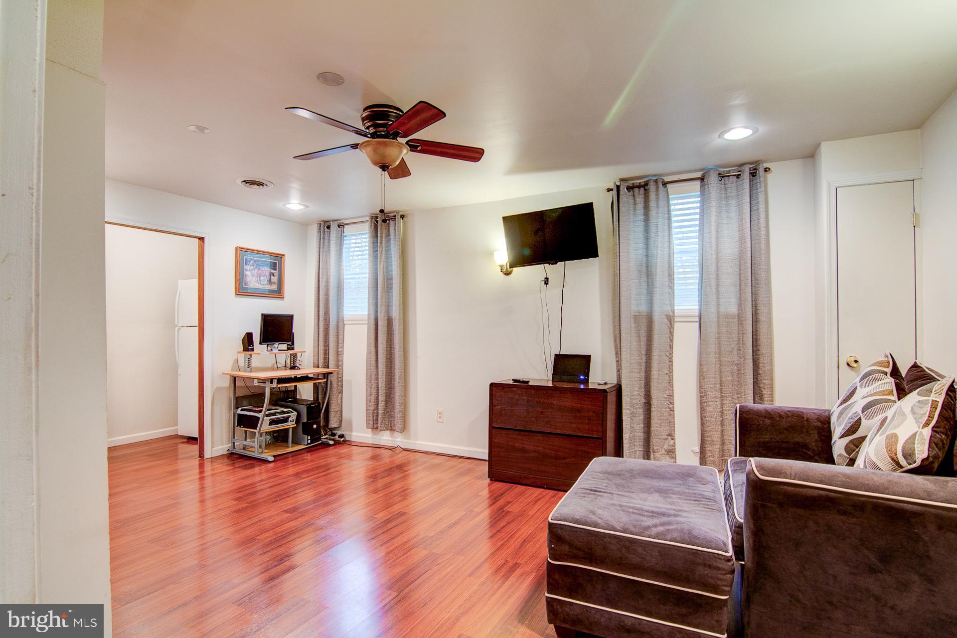 LYNNALAN ACRES - Residential