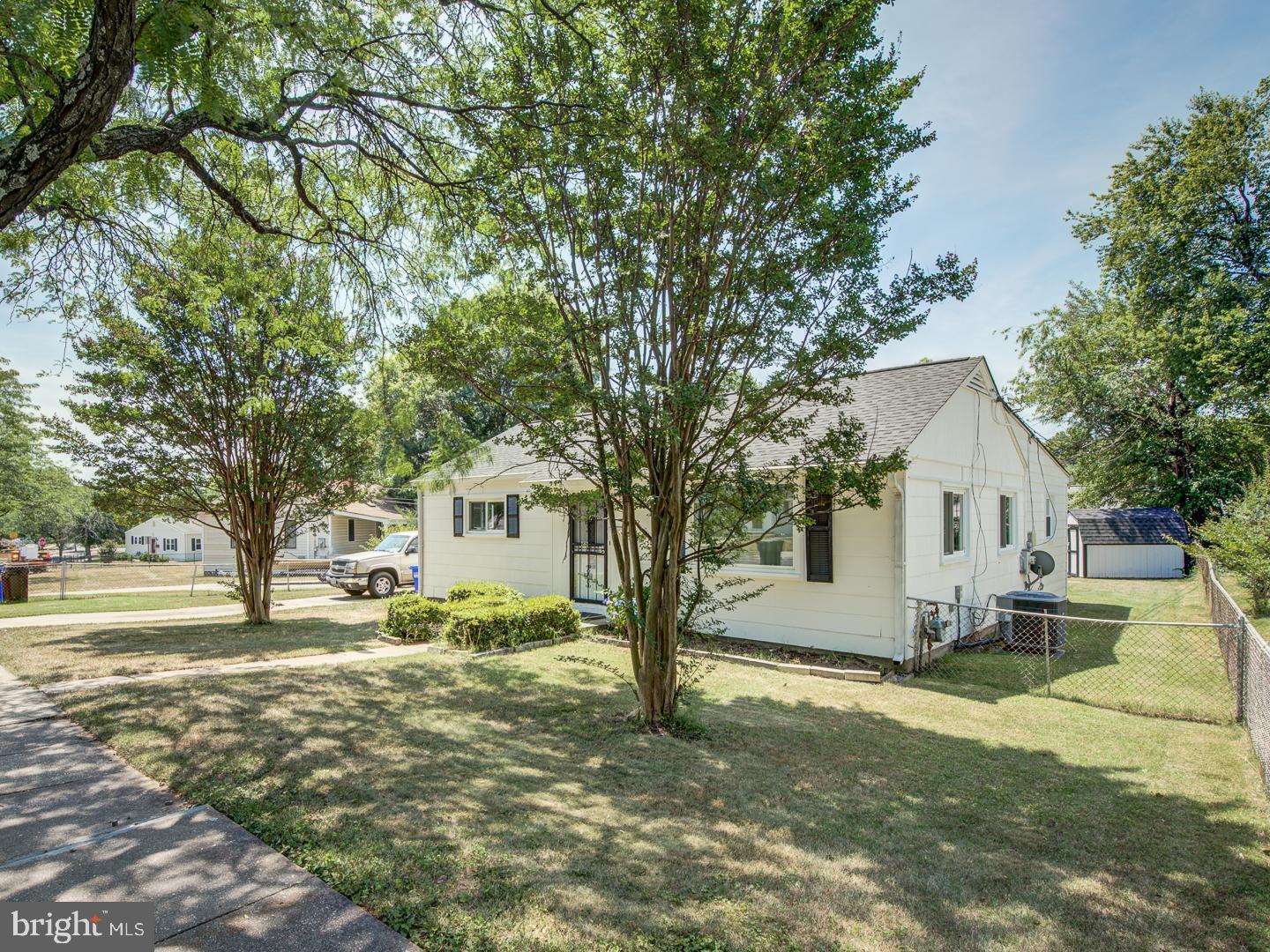 LAUREL - Residential