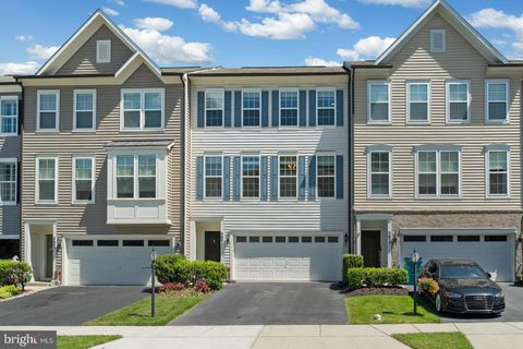 Townhouse For Sale - 5641 Scott Ridge Place<br/> FREDERICK, MD 21704