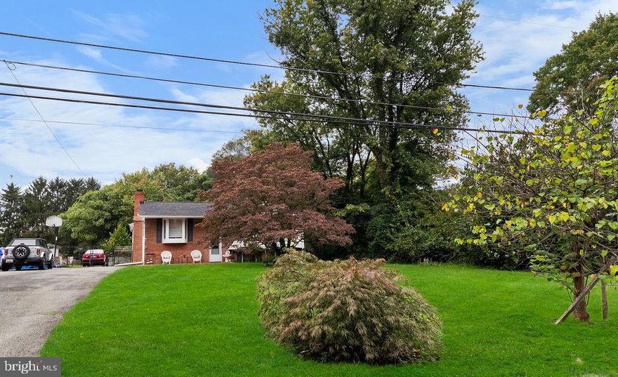 Ignore DOM, property was under contract, buyer's remorse! Seller is ready to sell! Come check out this Split foyer style home with family room addition. Recently converted to heat pump with each room having an air/heat split system, for convenient monitoring of each room and energy savings. Hardwood floors on main level, new laminate and carpet in lower level. Two wood burning fireplaces. New roof and siding, recent windows. All in an over 1/2-acre lot, right next to Germantown recreation center. No HOA. Very private yet near shops, 270 exits and restaurants. A great place to live!