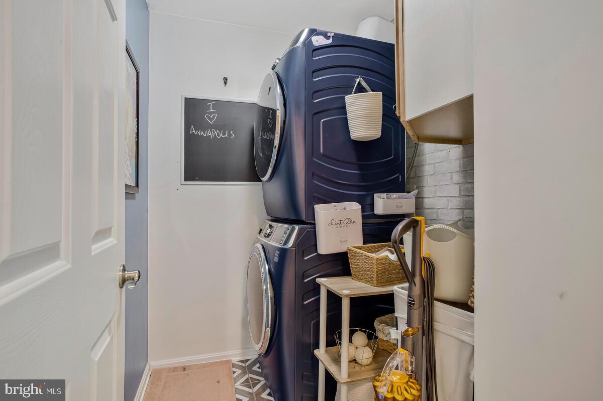 CREEKSIDE COVE - Residential