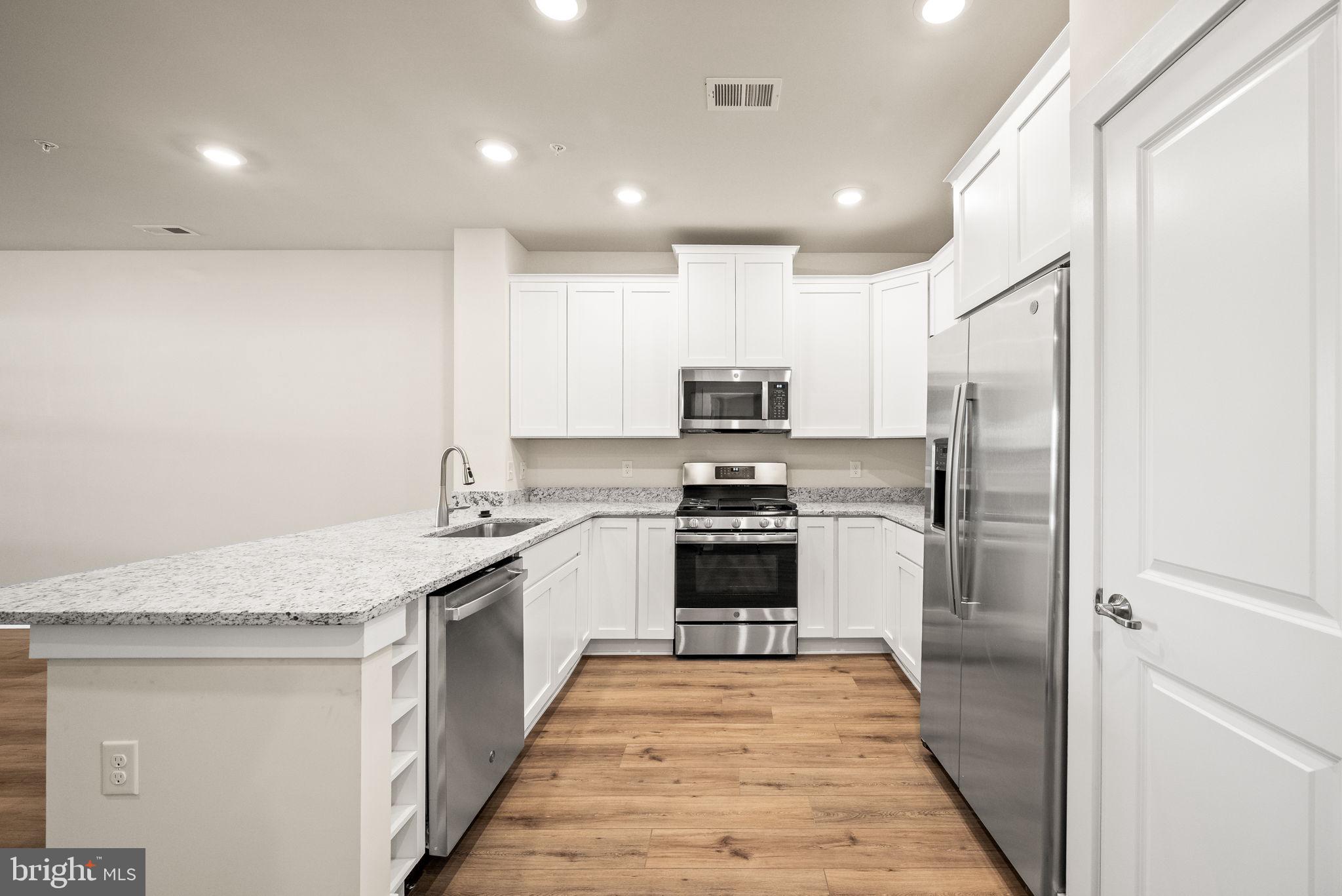 WATERSIDE - Residential