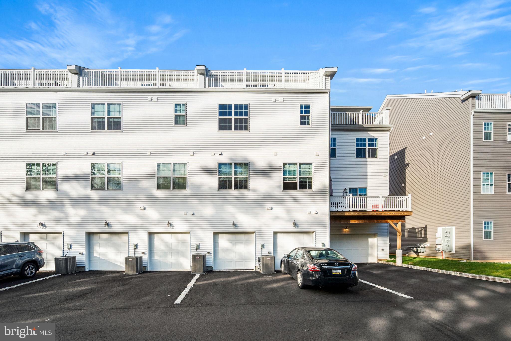 WATERSIDE - Residential