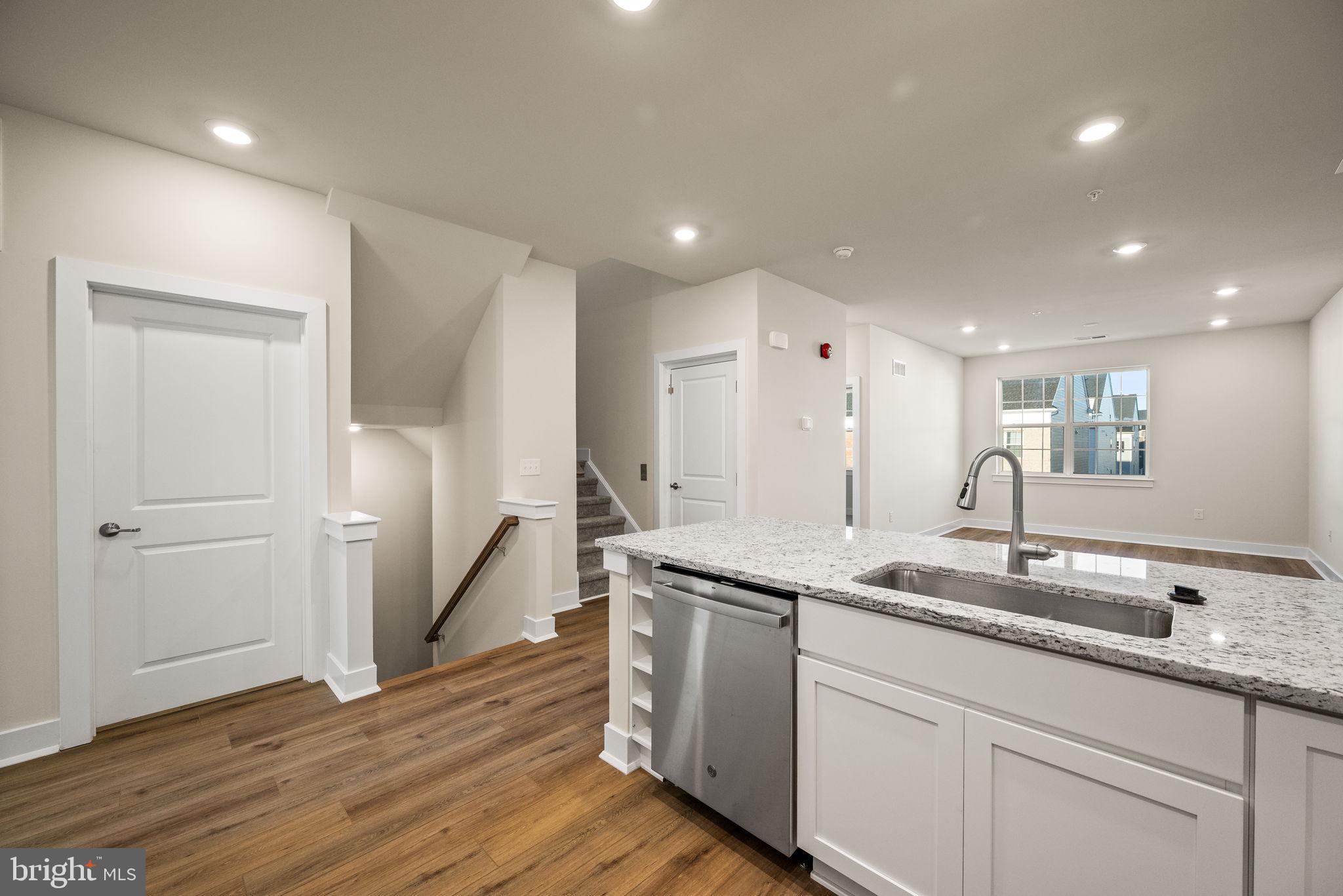 WATERSIDE - Residential