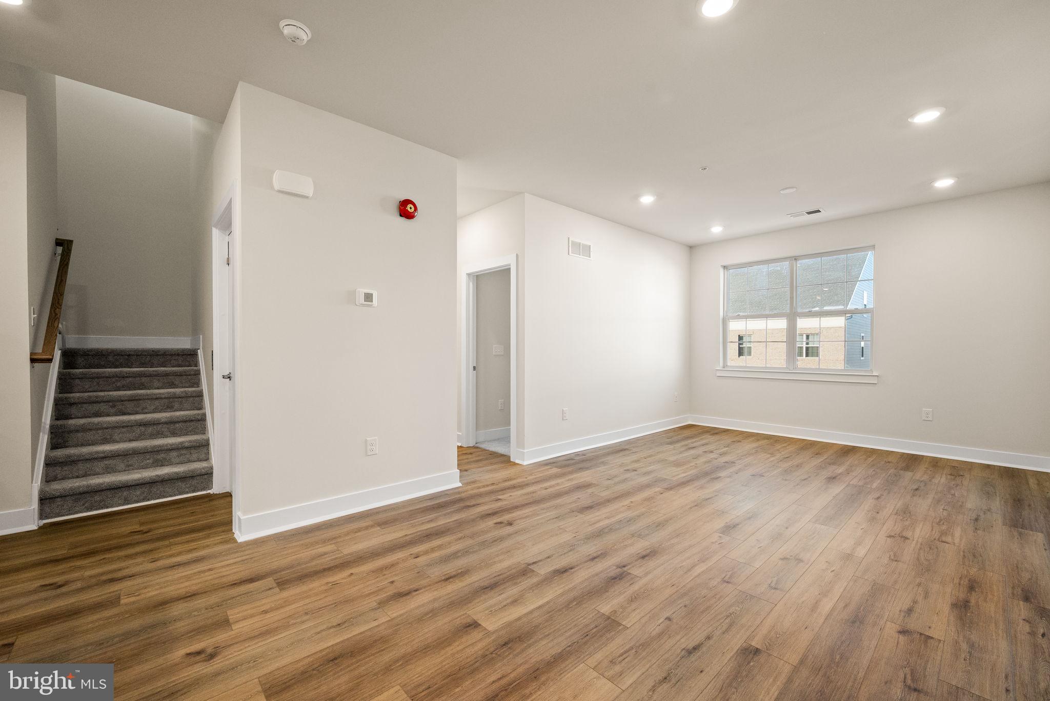 WATERSIDE - Residential