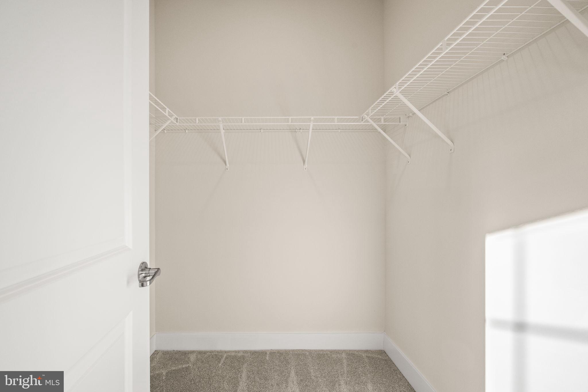 WATERSIDE - Residential