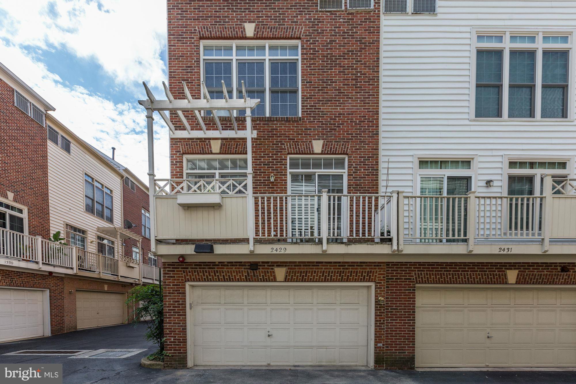 COURTHOUSE HILL - Residential