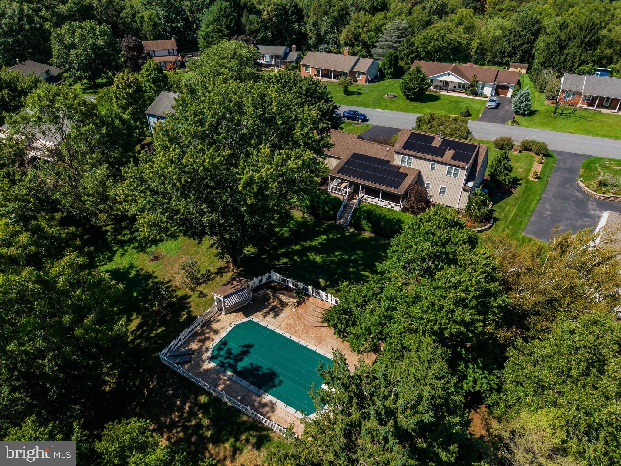 8 W CHRISTOPHER COURT