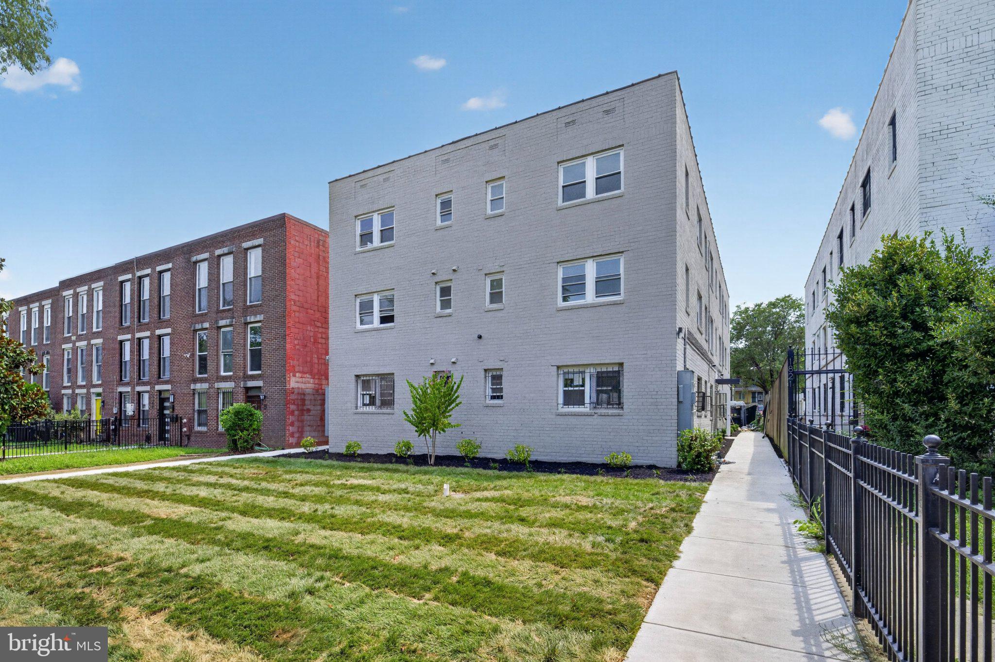 1823 E CAPITOL STREET SE 3-BEDROOM APARTMENTS
