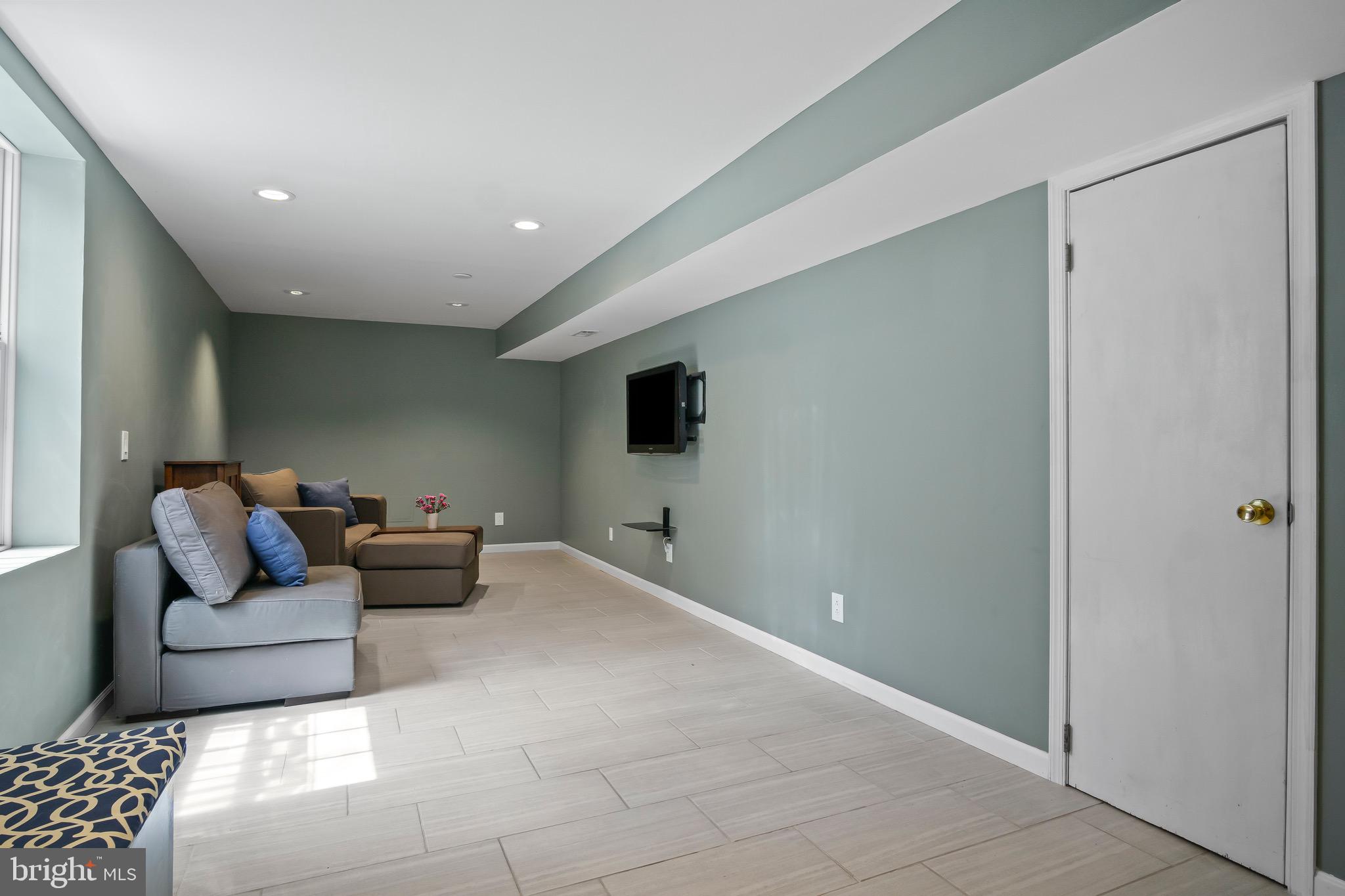 POTOMAC CROSSING - Residential