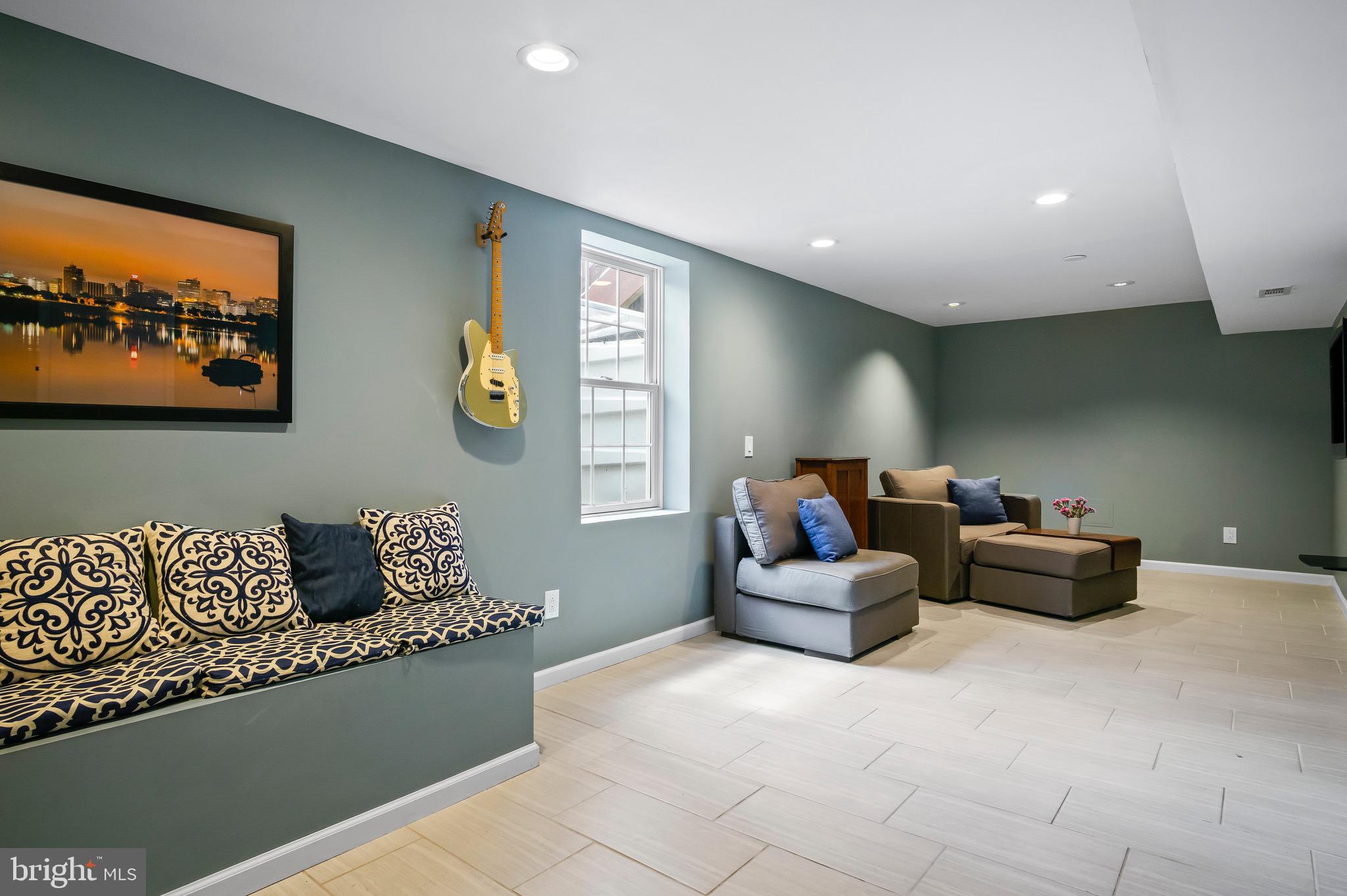 POTOMAC CROSSING - Residential