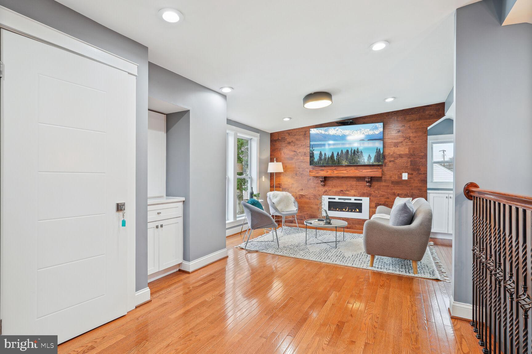 WEST LAWN - Residential