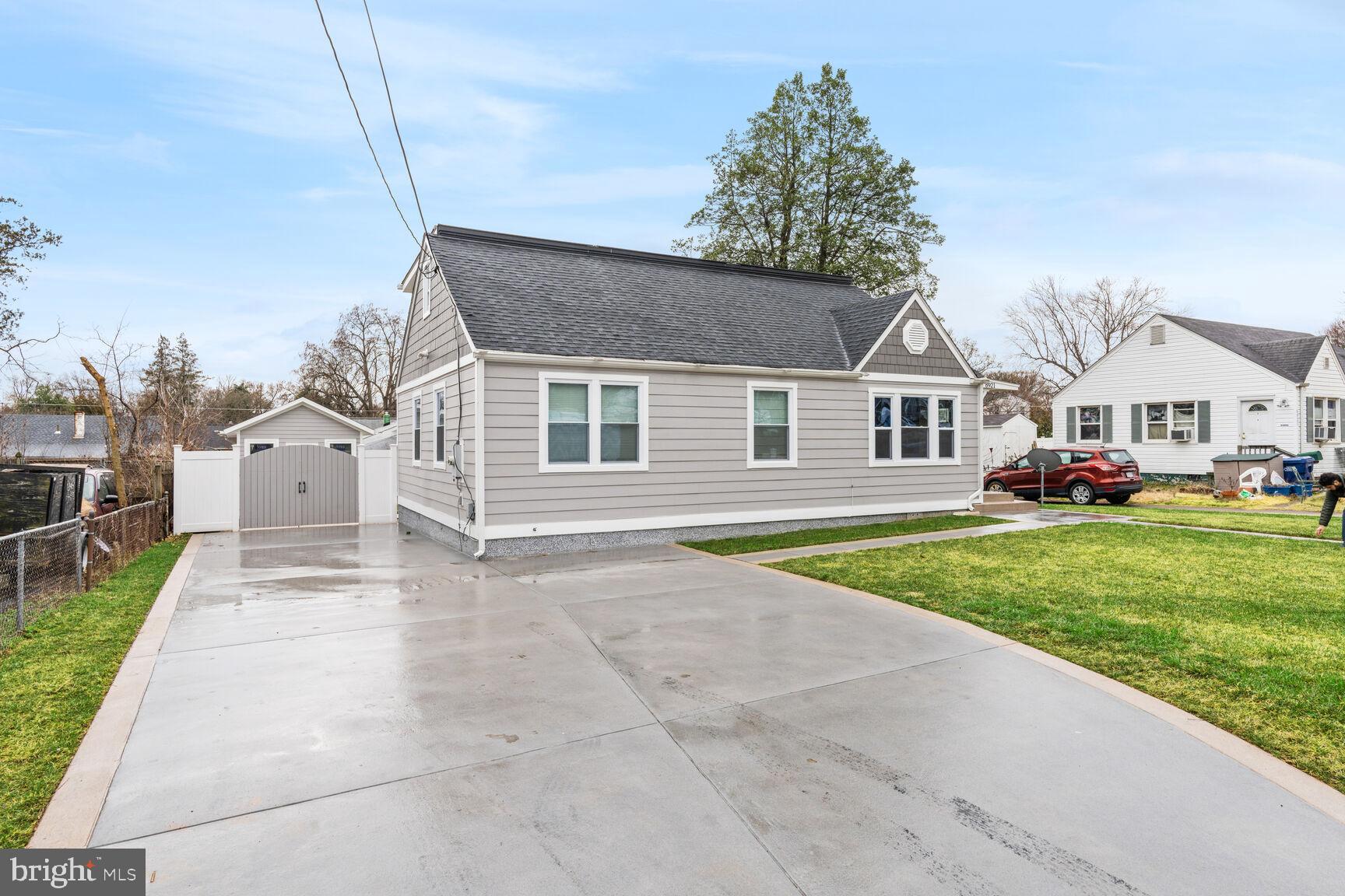 WEST LAWN - Residential