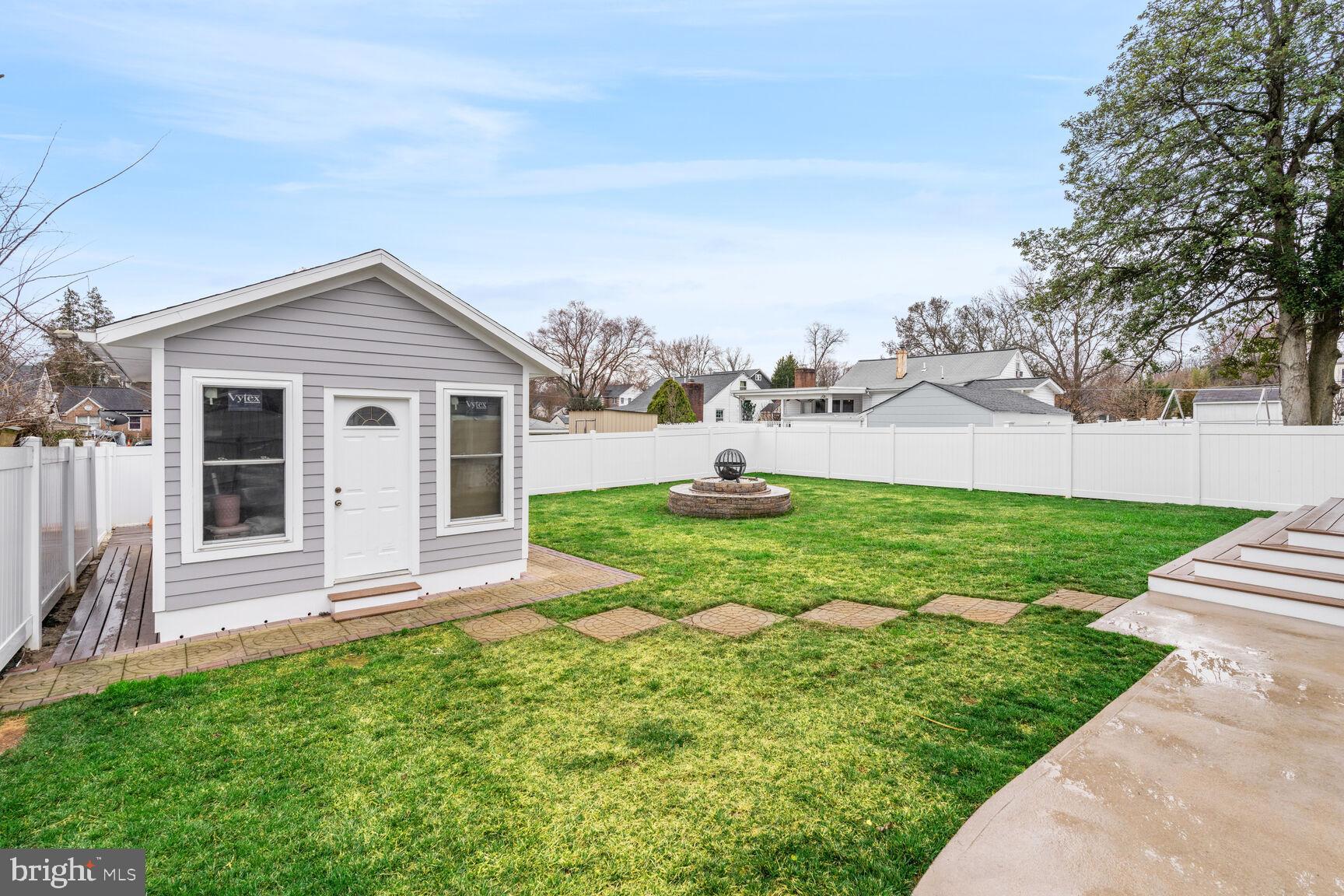 WEST LAWN - Residential