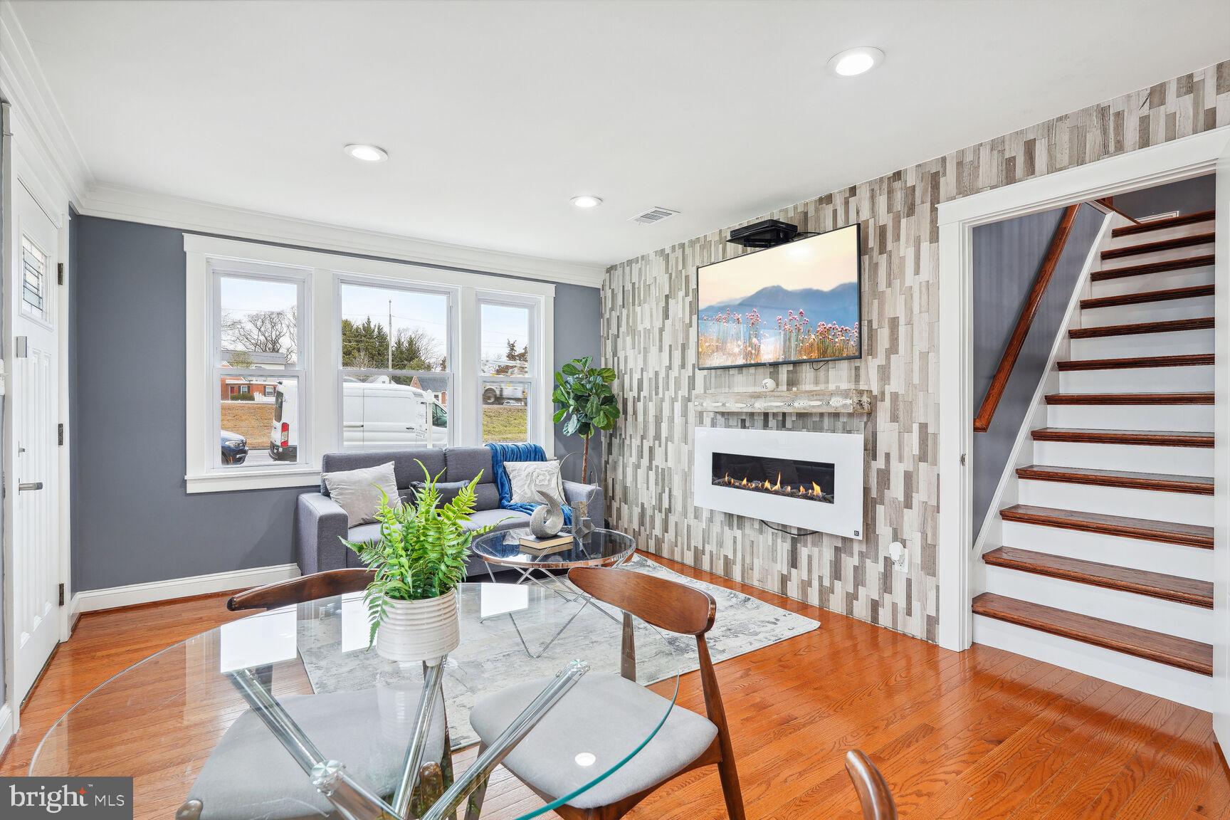 WEST LAWN - Residential