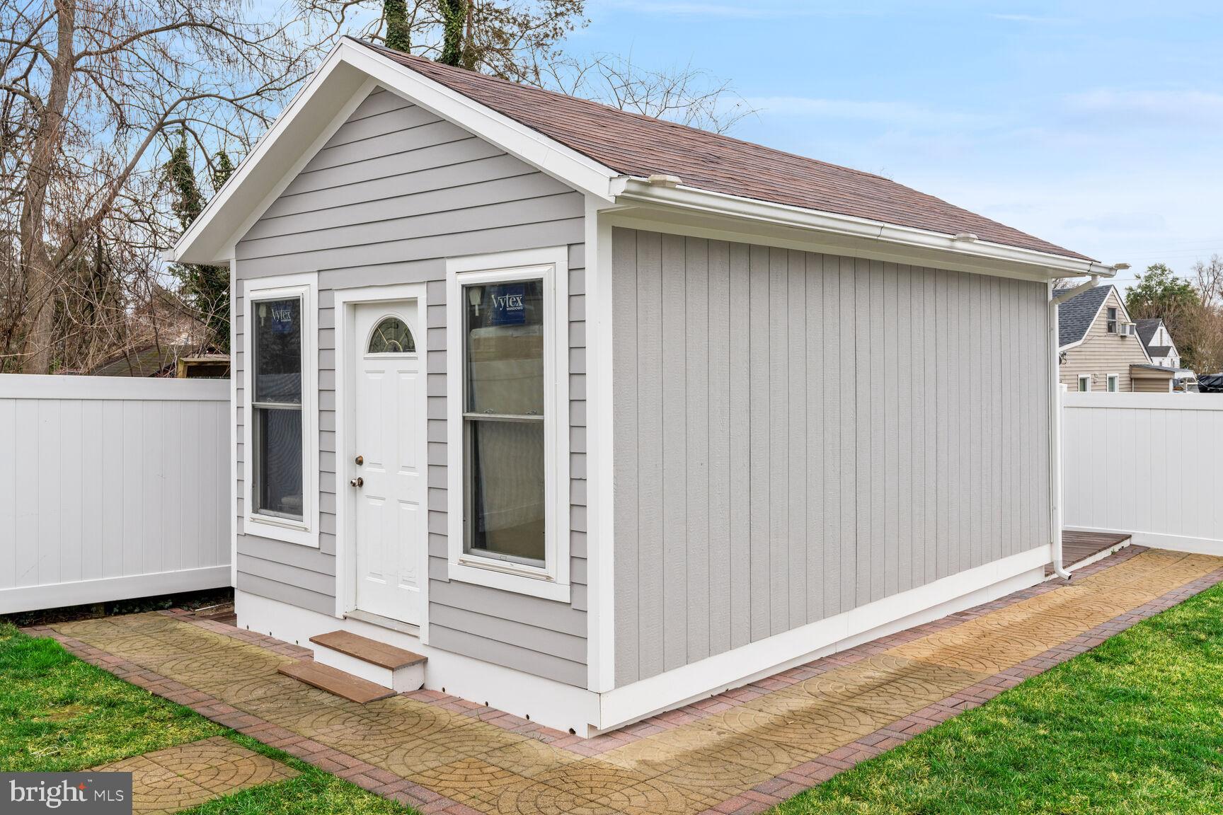 WEST LAWN - Residential