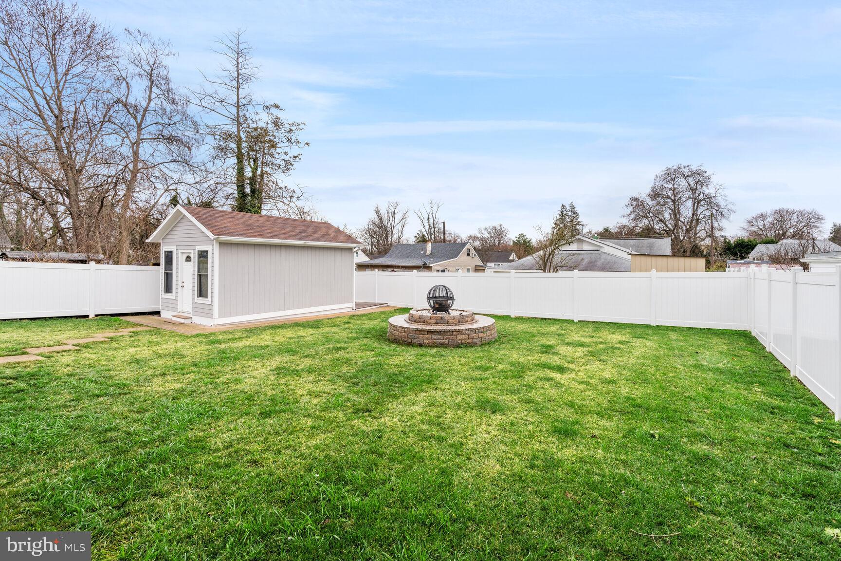 WEST LAWN - Residential