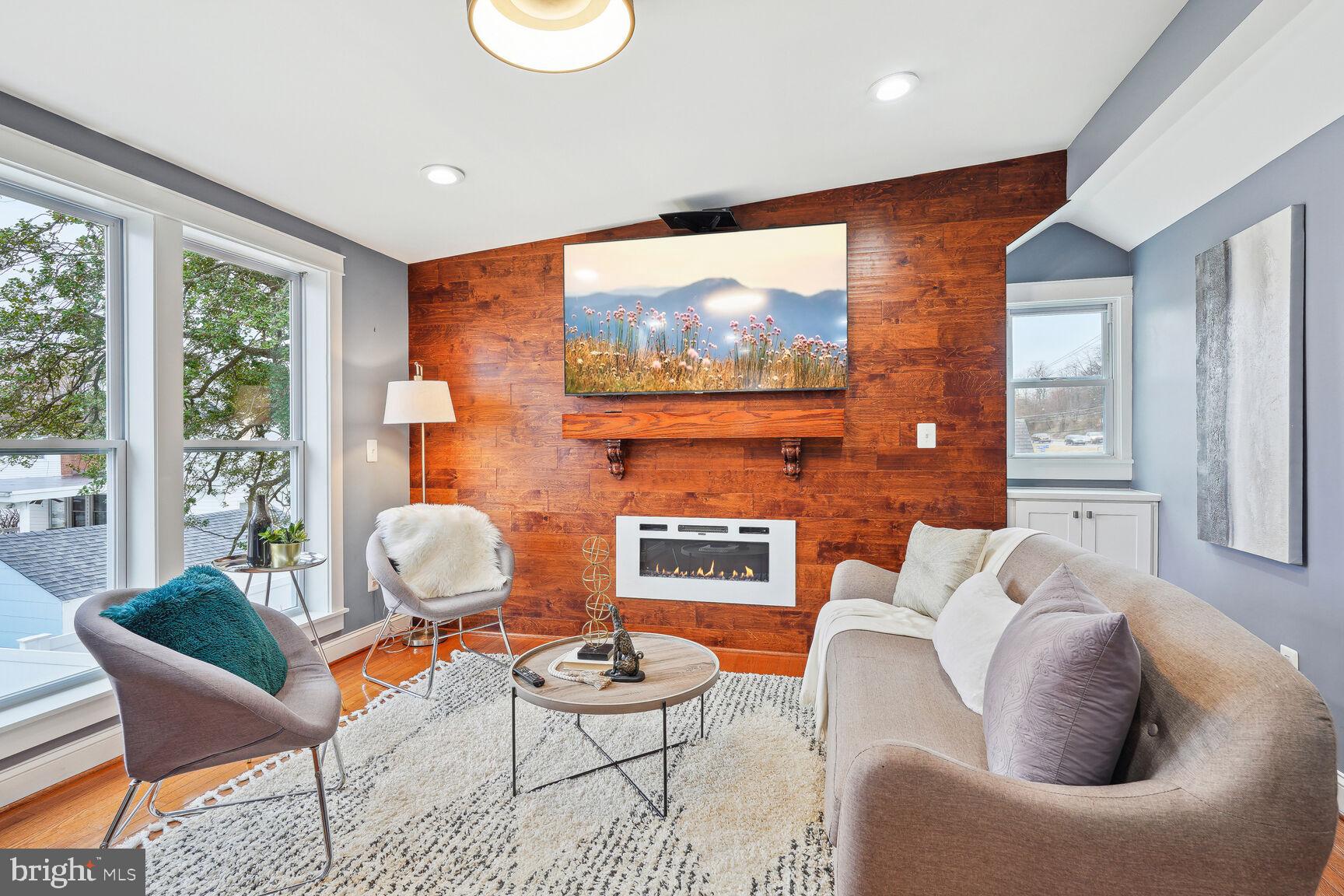 WEST LAWN - Residential