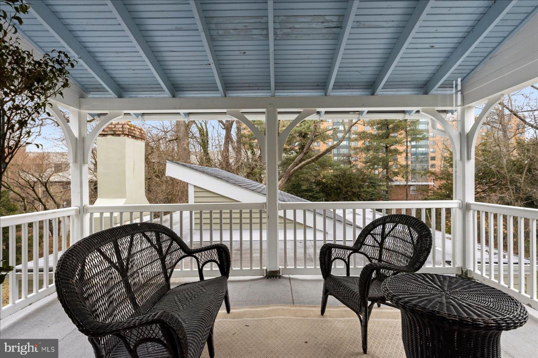 CHESTNUT HILL - Residential