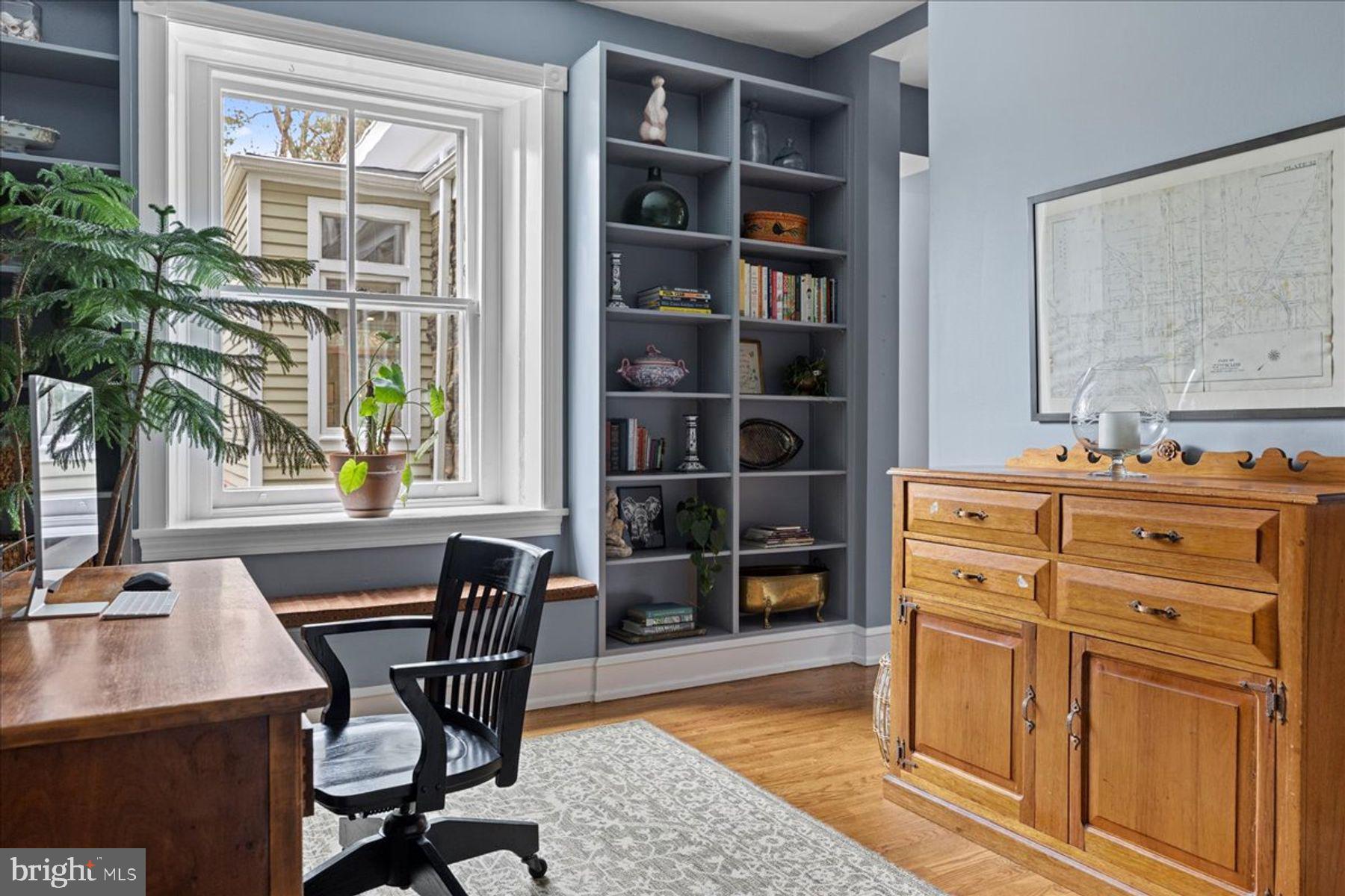 CHESTNUT HILL - Residential