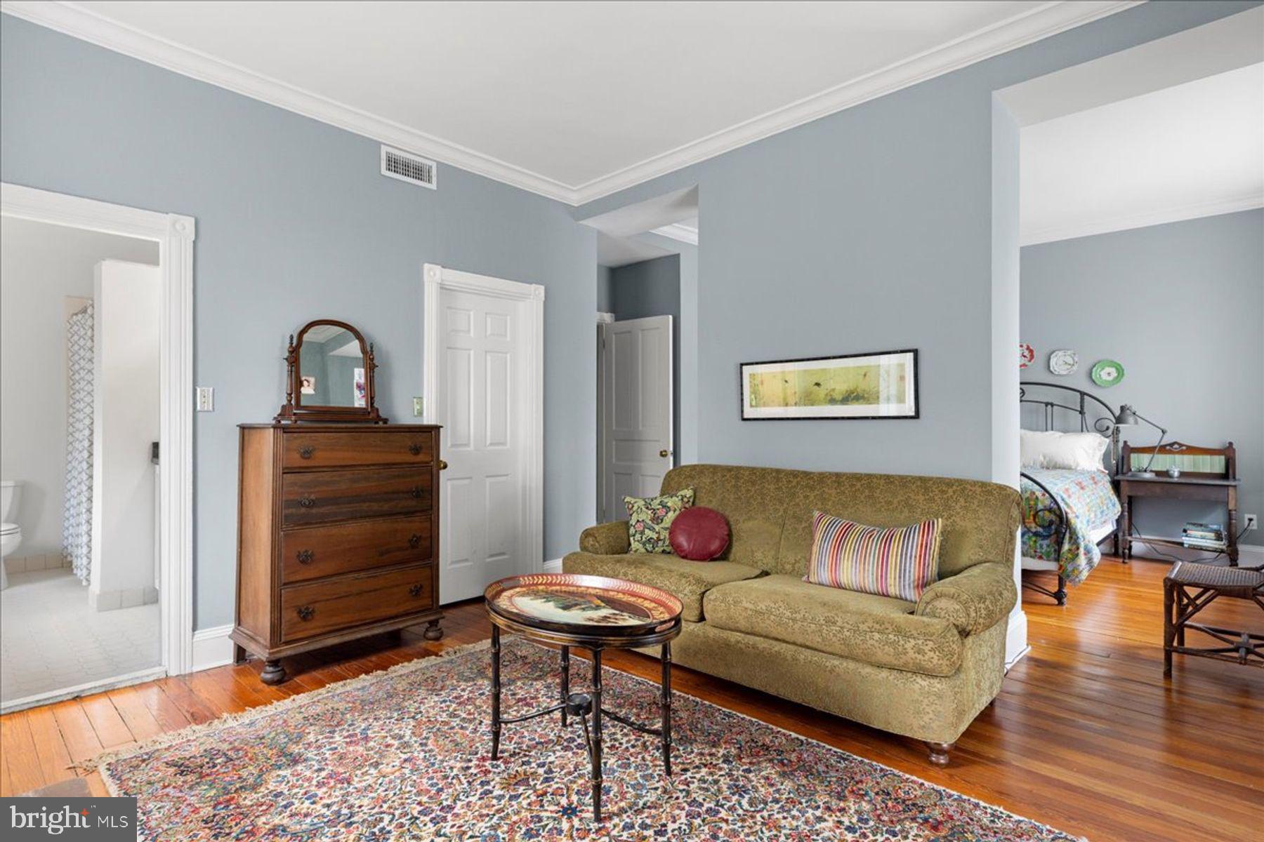 CHESTNUT HILL - Residential