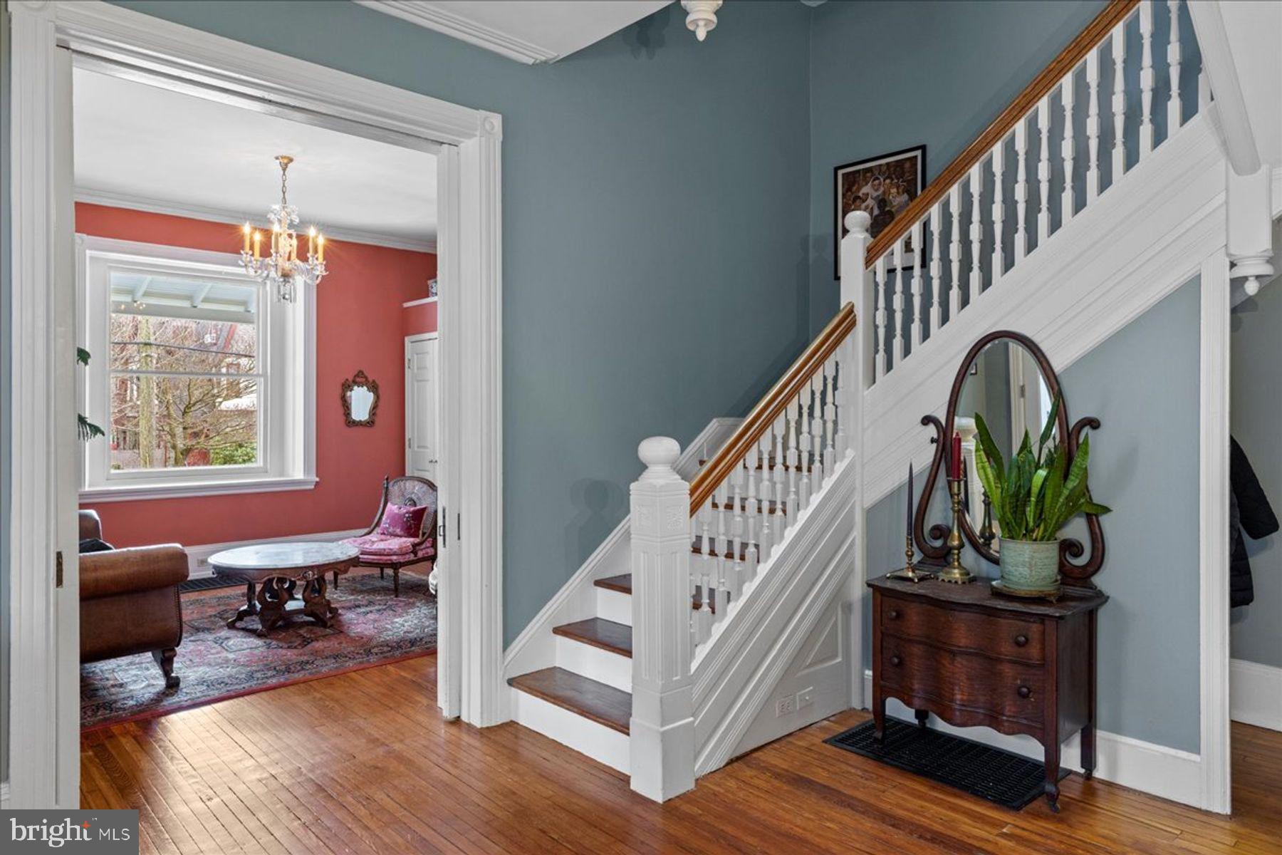 CHESTNUT HILL - Residential