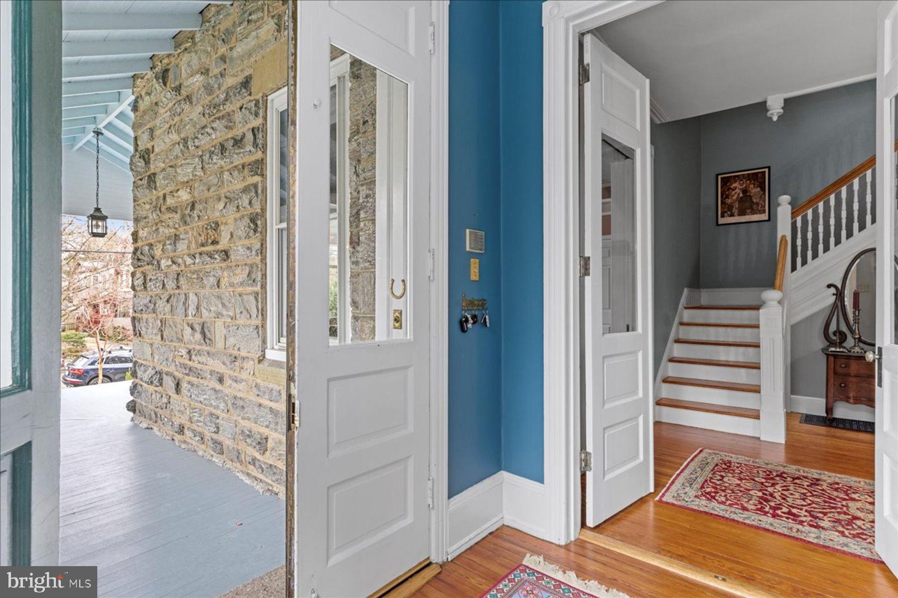 CHESTNUT HILL - Residential