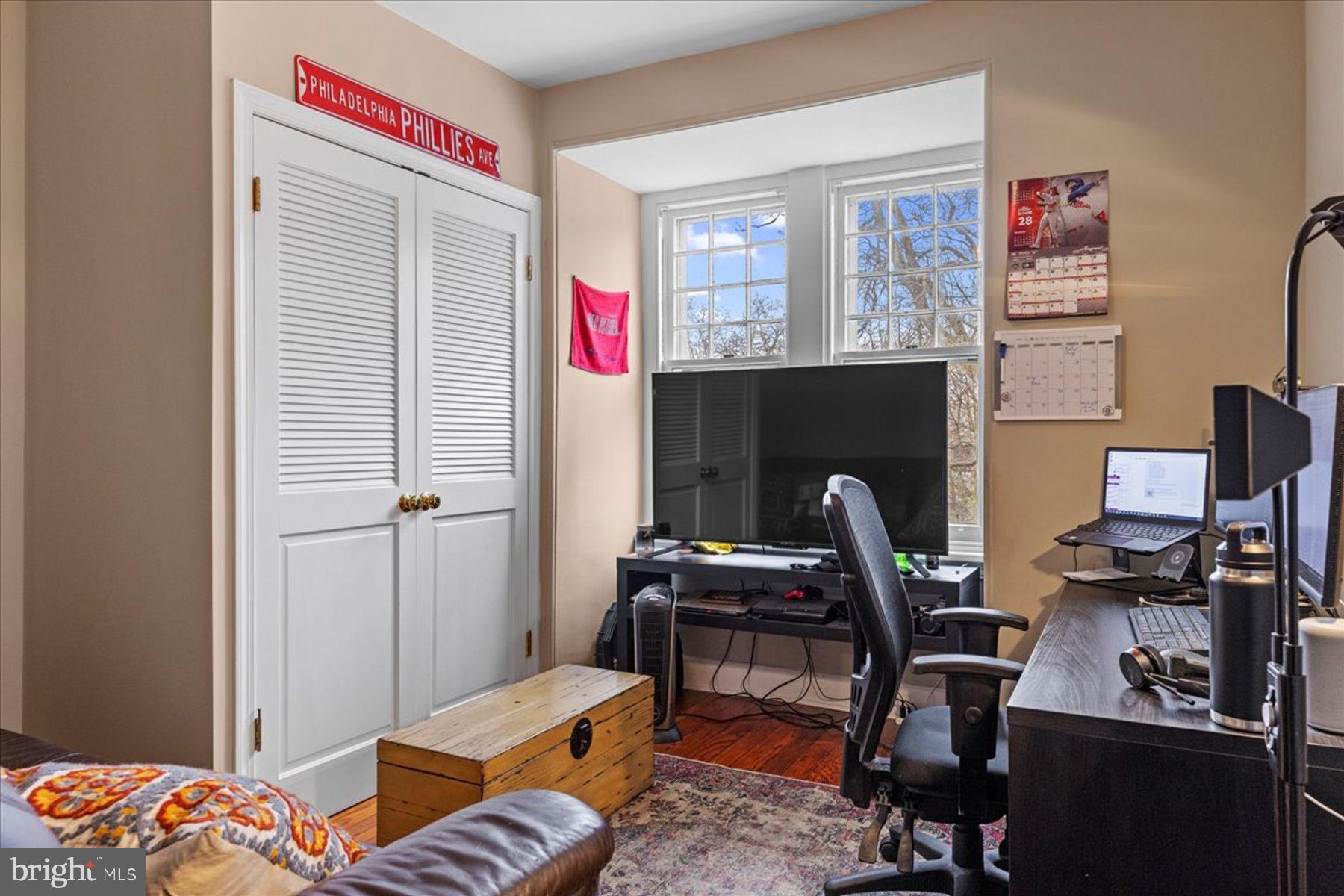 CHESTNUT HILL - Residential