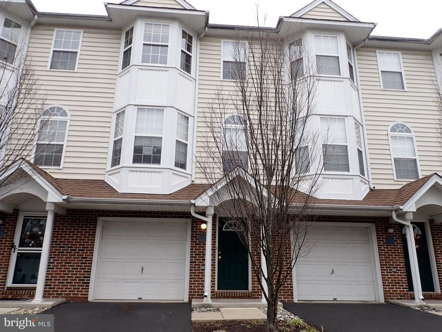 ****Seller has received multiple offers and has requested Highest & Best no later than 1/5/2024 11:59:00 PM Mountain Standard Time****Wonderful opportunity in River Walk!!  Property needs some work but new carpeting and paint will do wonders! Enter into the foyer that leads to the lower level family room with sliders to rear yard. Upstairs on the main level you will find a large open concept living room/dining room combo both with LVP flooring.  Towards the rear of the main floor you will find the updated  kitchen with breakfast nook and entry to private rear deck.  The upper level offers a large primary bedroom with ensuite-bathroom. Two additional bedrooms share a hall bathroom. The upper level also offers the convenience of a laundry area.  Enjoy the convenient location across from Riverfront Trail and Park  and within walking distance to Main Street restaurants.
