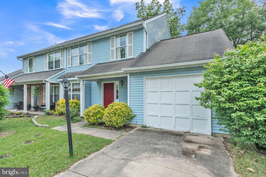 Don't miss out on this adorable duplex in the Hampshire neighborhood! Three spacious bedrooms , two baths upstairs and a bonus half bath on the main level is a dream ! The open living room has a walk out to your backyard and there is a bonus rec room on the main level that could be used as a bedroom. This is the perfect place to add some finishing touches to and make it your own!  Fully compliant with the HOA, easy to show and a ready for the new owners asap! 
This home is located within convenient commuting distance to the Washington, DC metropolitan area.  Situated in Charles County, the Waldorf area offers suburban living with access to the amenities and employment opportunities of the nations capital. The property is approximately 25 miles south of downtown DC.